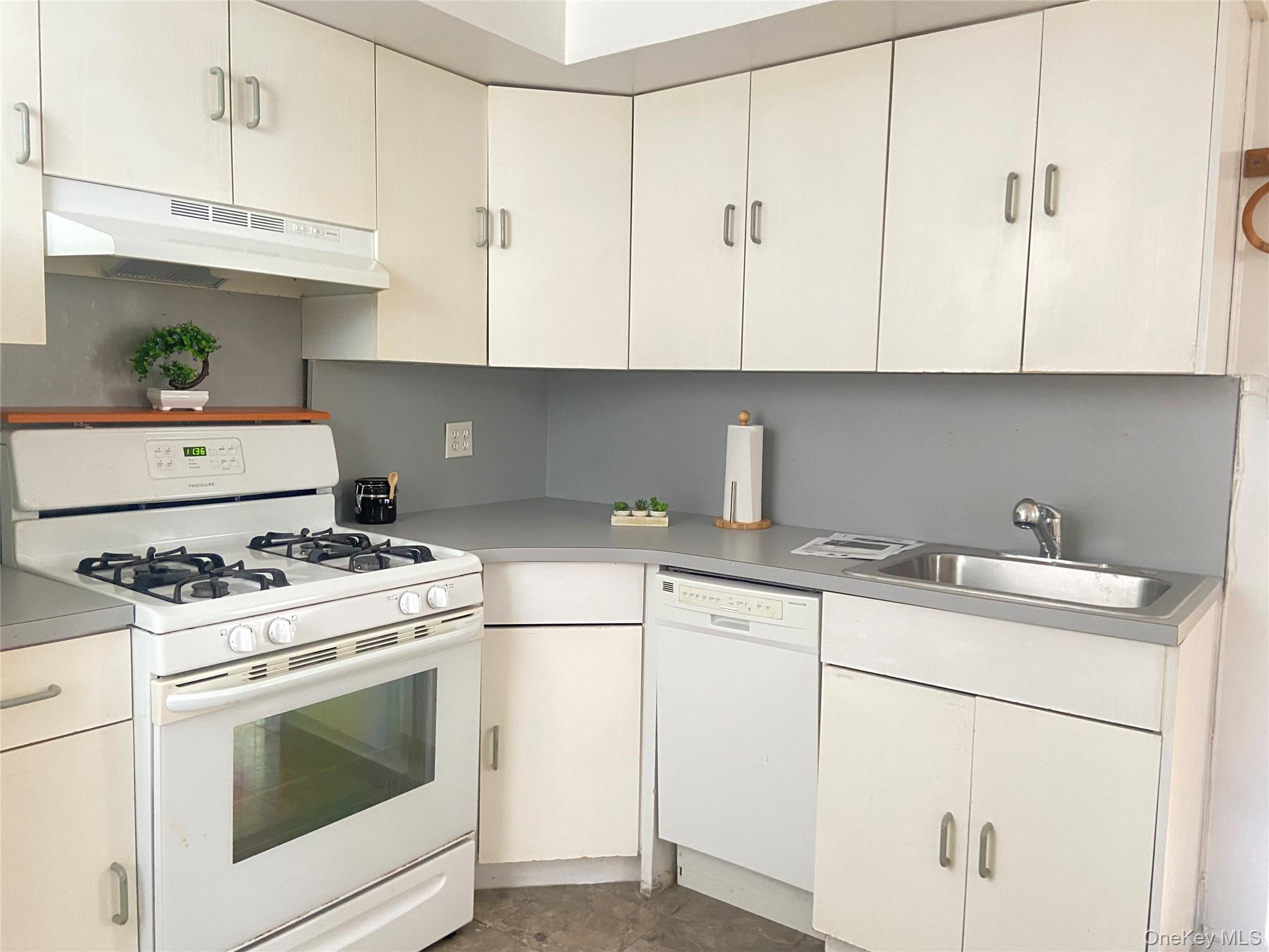 #4 photo, 84-49 168 Street, 뉴욕퀸즈 Jamaica Hills , NY 11432