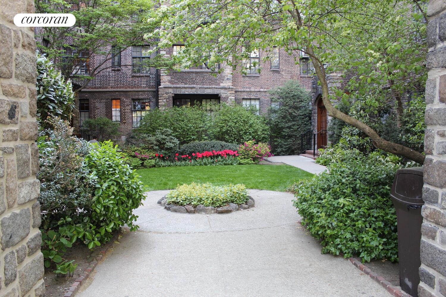 #15 photo, 116 PINEHURST Avenue, मैनहटन Hudson Heights , NY 10033