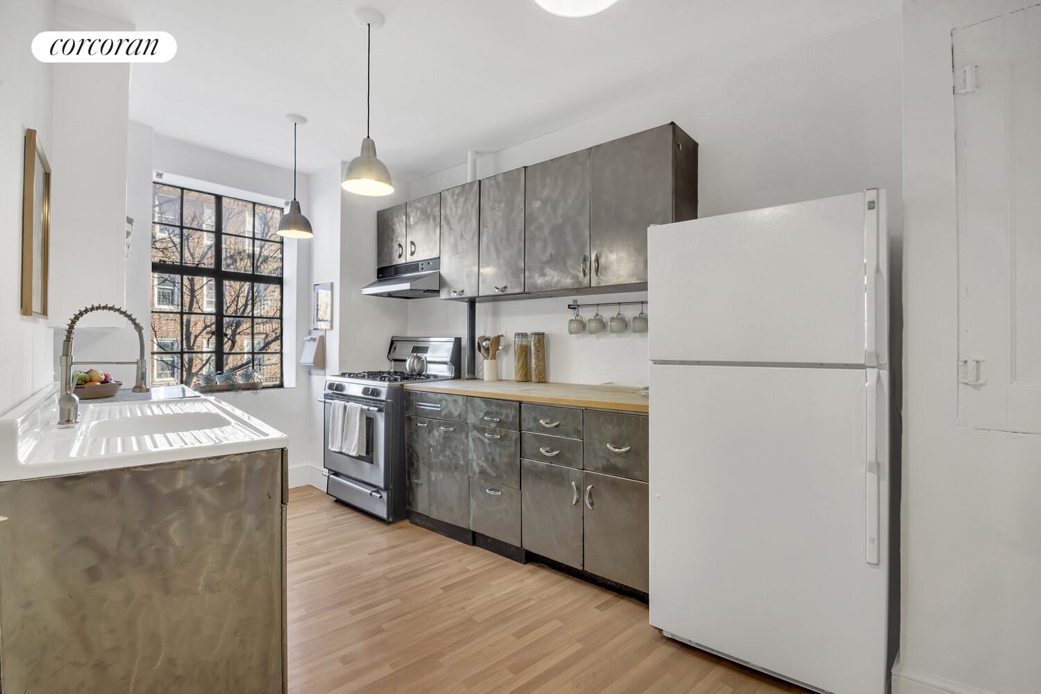 #6 photo, 116 PINEHURST Avenue, मैनहटन Hudson Heights , NY 10033