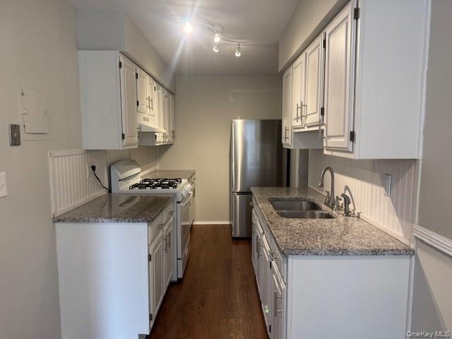 #6 photo, 6 Colonial Road, Beacon , NY 12508