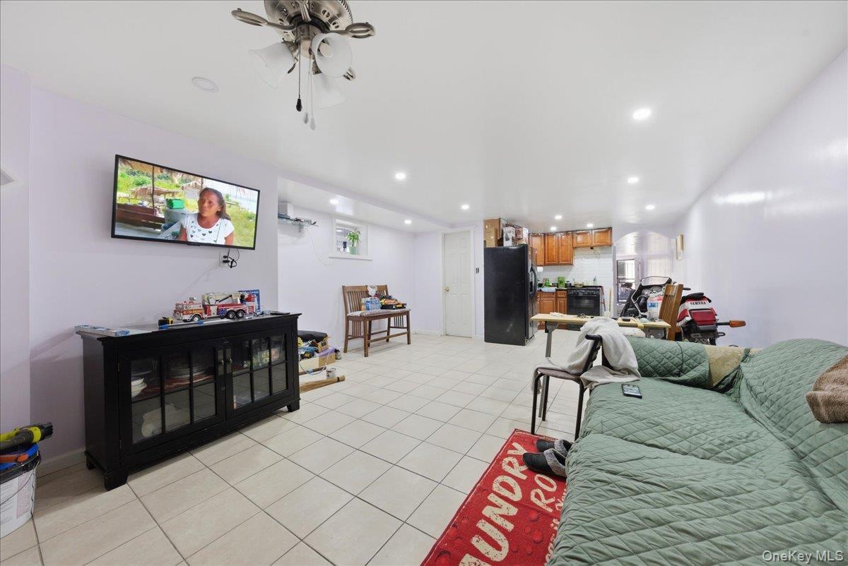 #17 photo, 3544 -3546 Laconia Avenue, Bronx , NY 10469