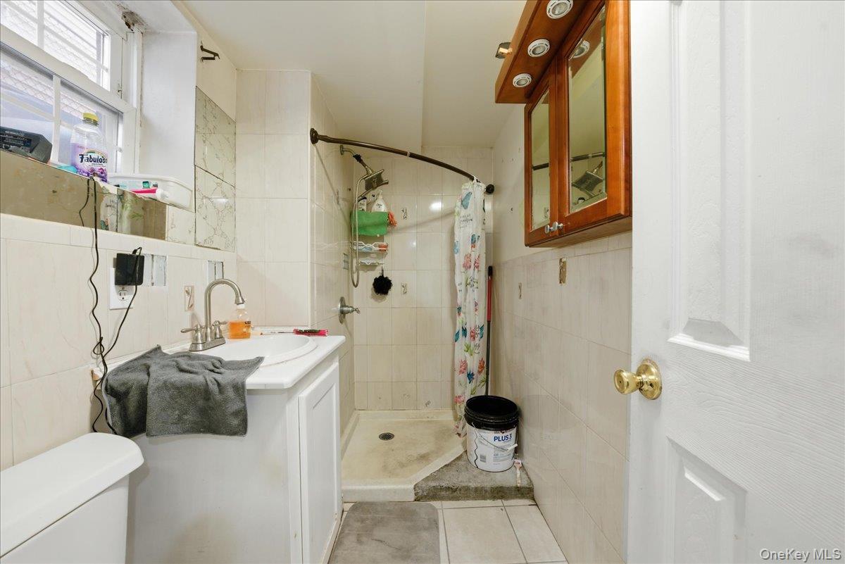 #18 photo, 3544 -3546 Laconia Avenue, Bronx , NY 10469