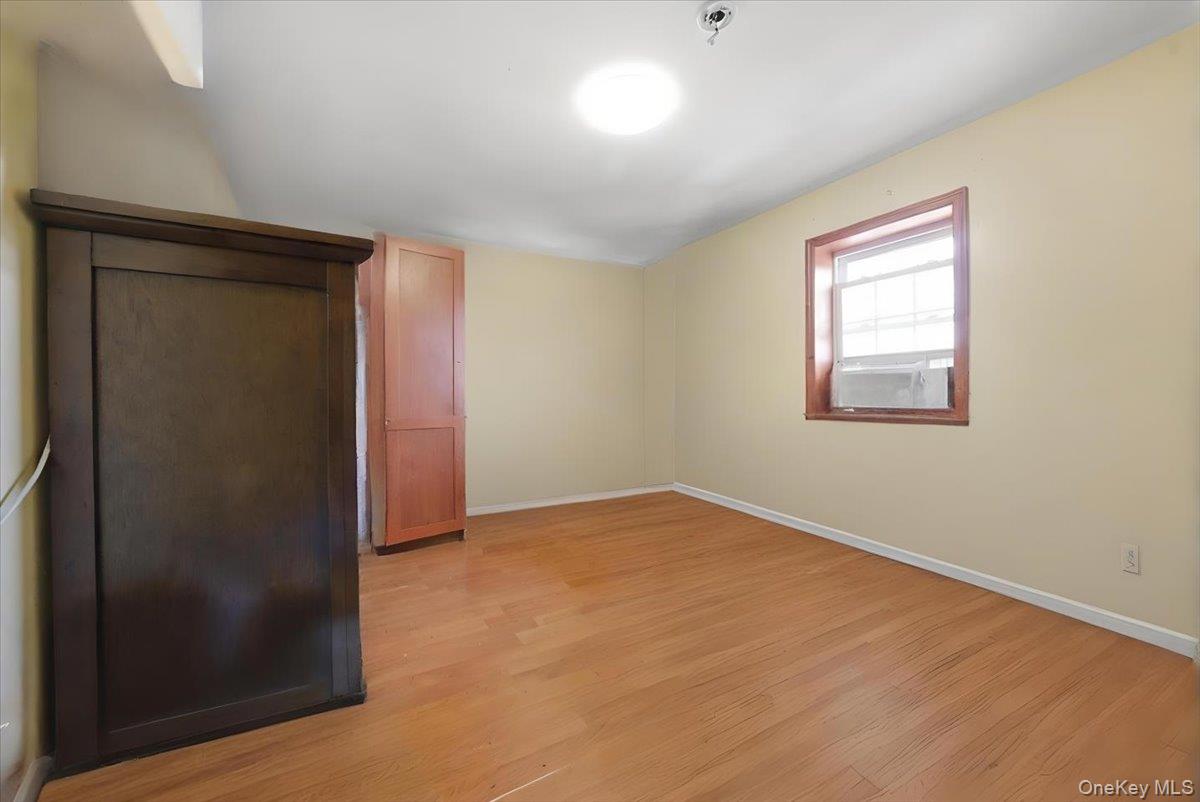 #19 photo, 3544 -3546 Laconia Avenue, Bronx , NY 10469