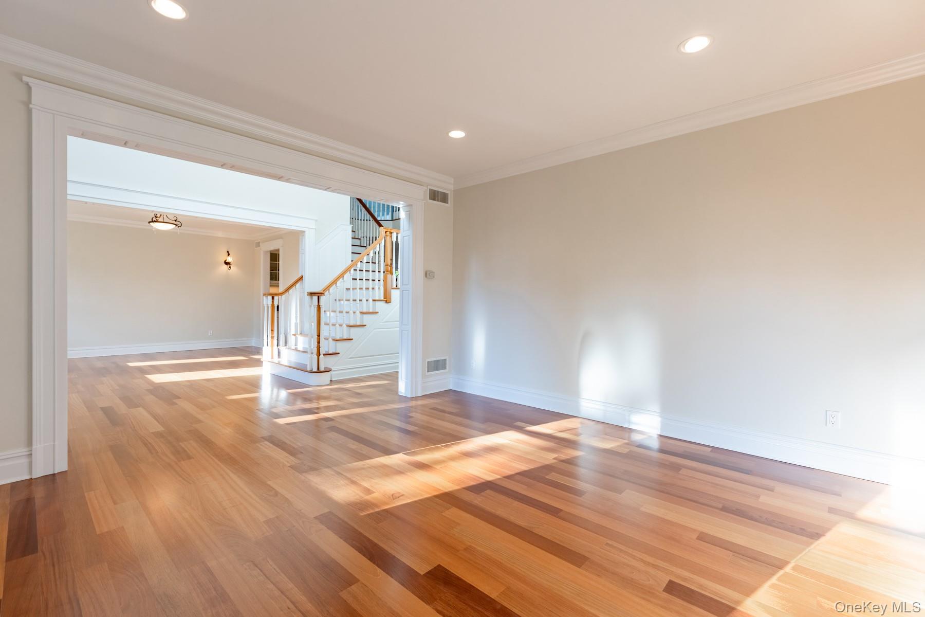 #4 photo, 147 Eaton Lane, West Islip , NY 11795