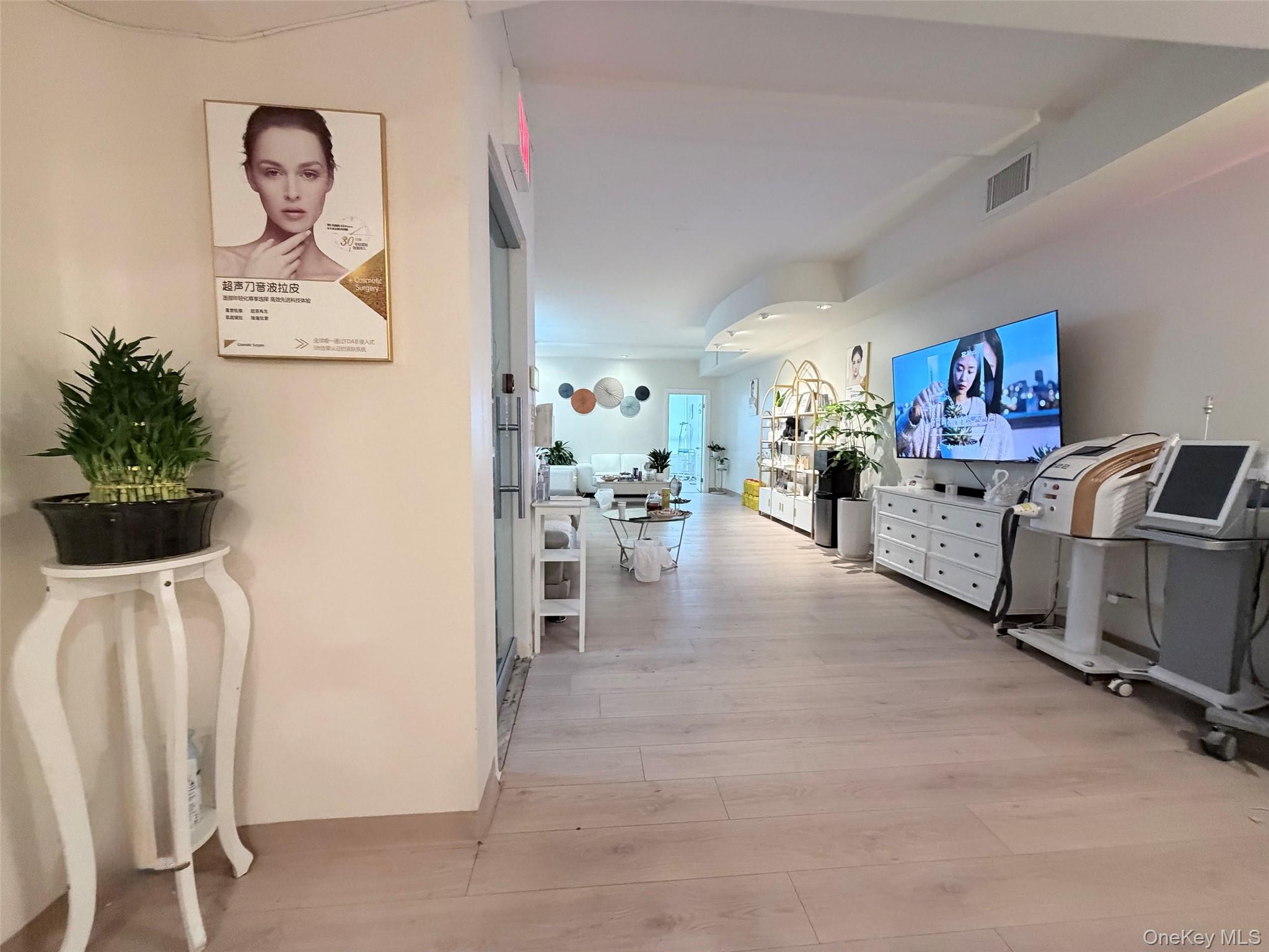 #1 photo, 36-50 Main Street, फ्लशिंग Flushing , NY 11354