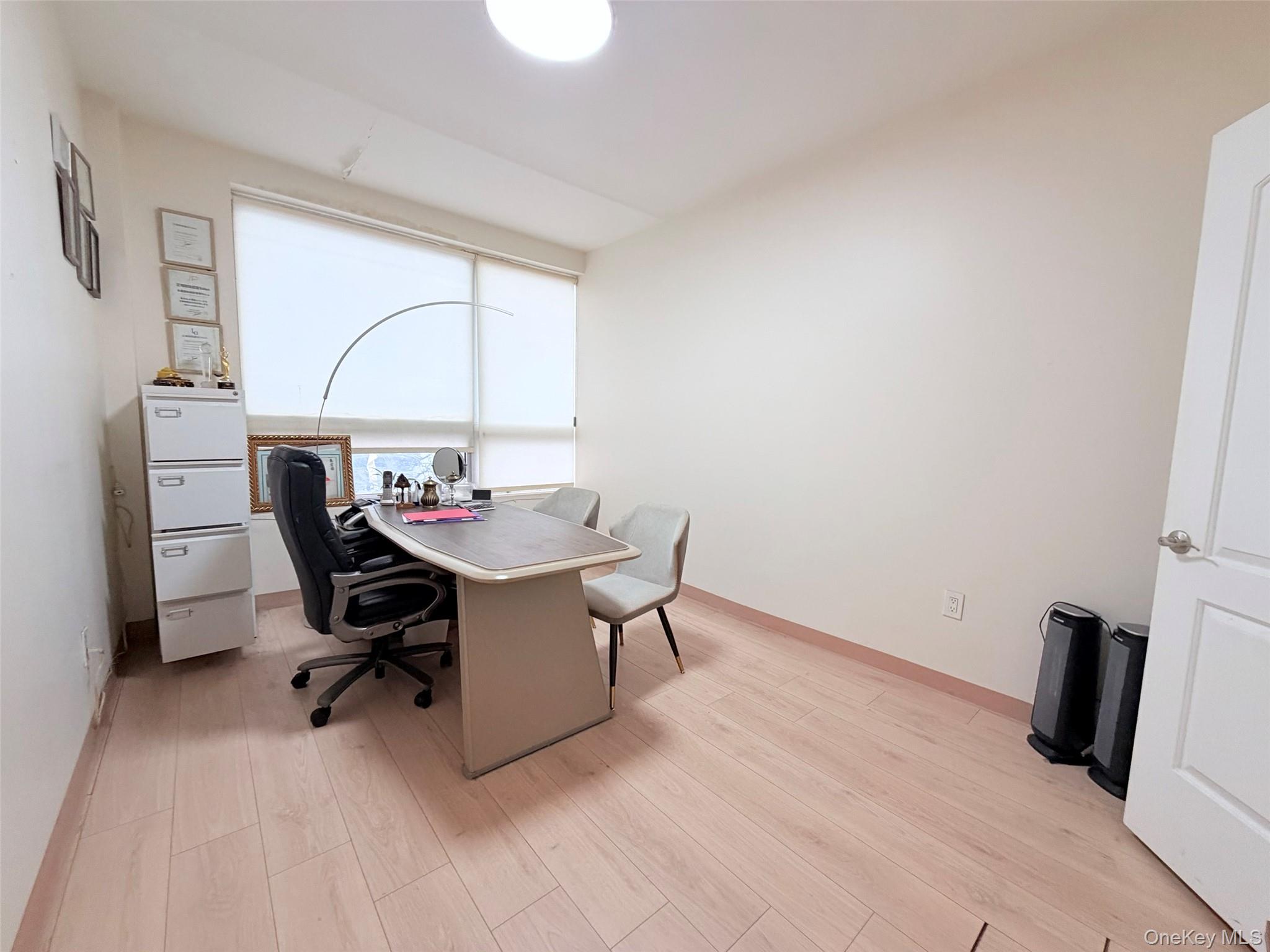 #12 photo, 36-50 Main Street, फ्लशिंग Flushing , NY 11354