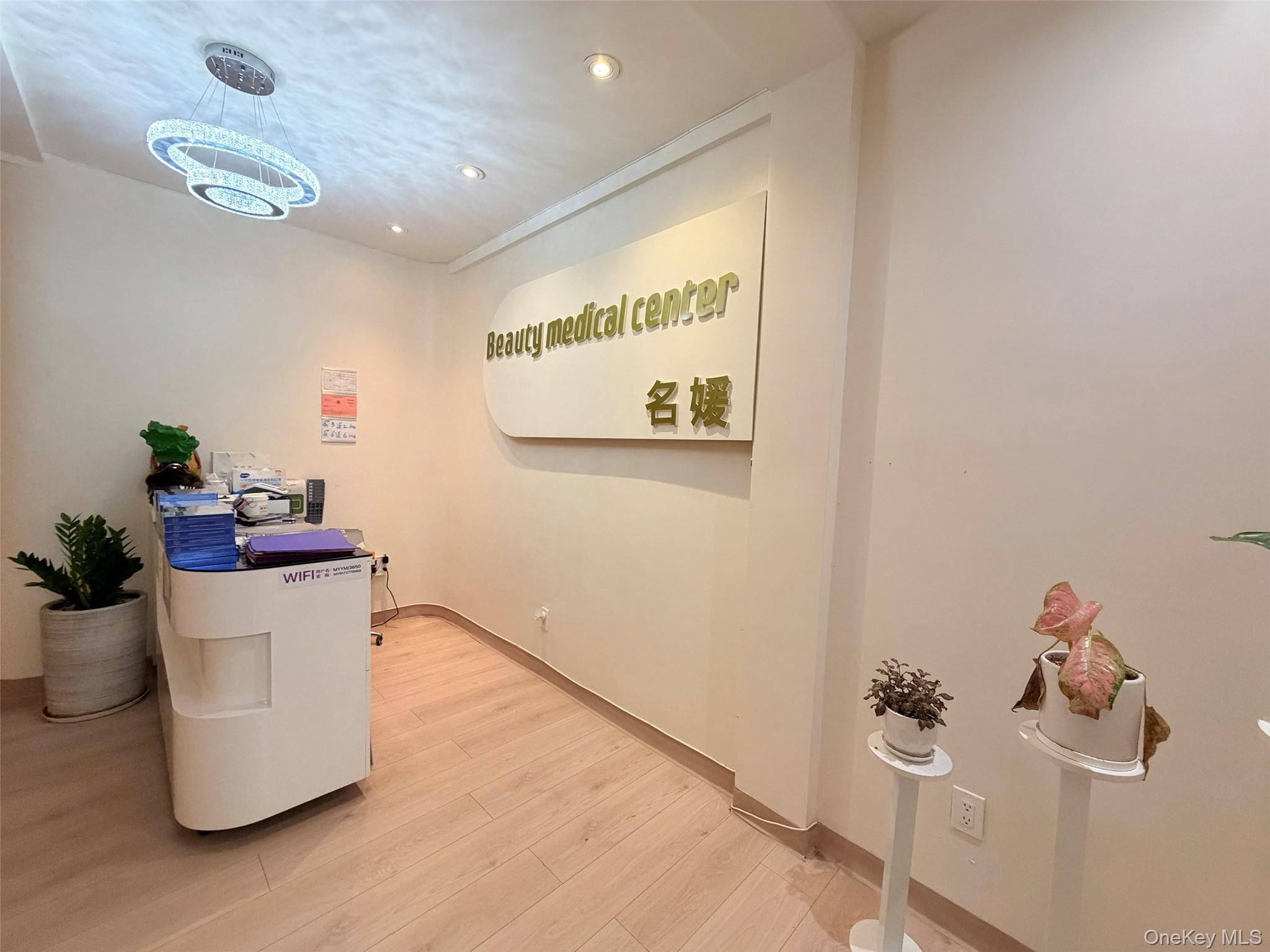 #13 photo, 36-50 Main Street, फ्लशिंग Flushing , NY 11354