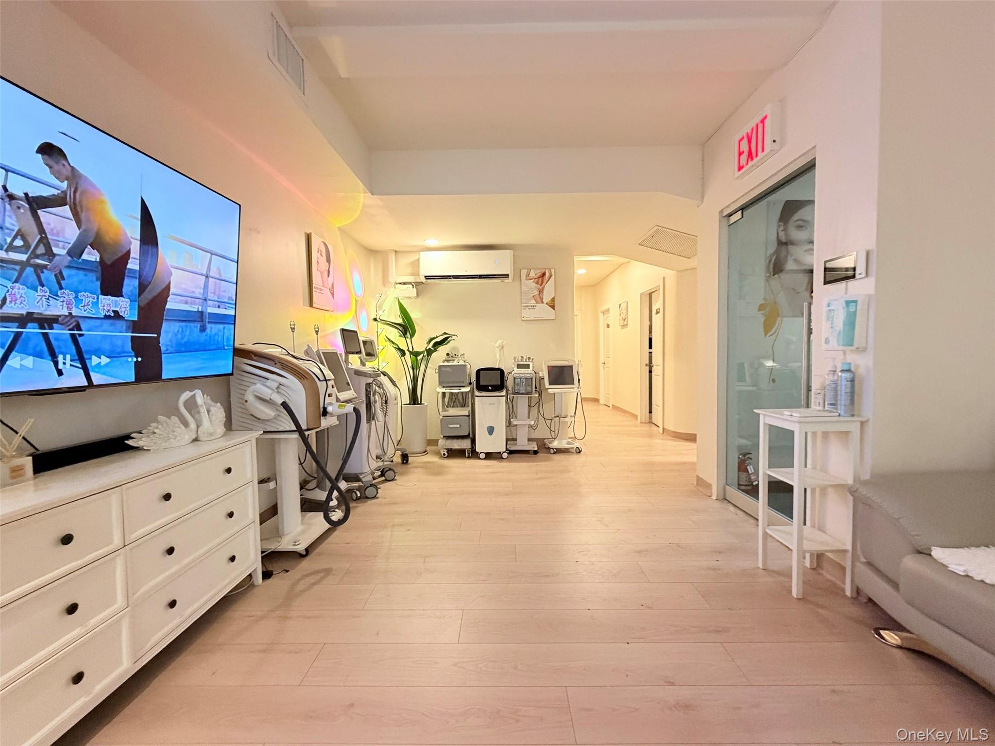 #8 photo, 36-50 Main Street, फ्लशिंग Flushing , NY 11354