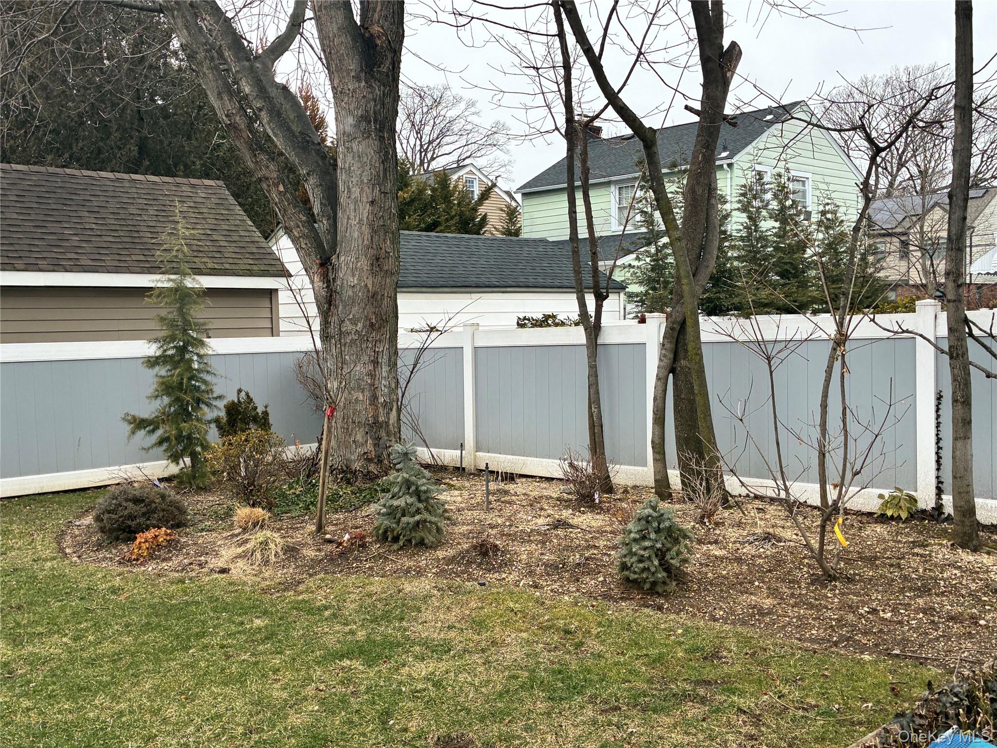 #4 photo, 86 Scarcliffe Drive, Malverne , NY 11565