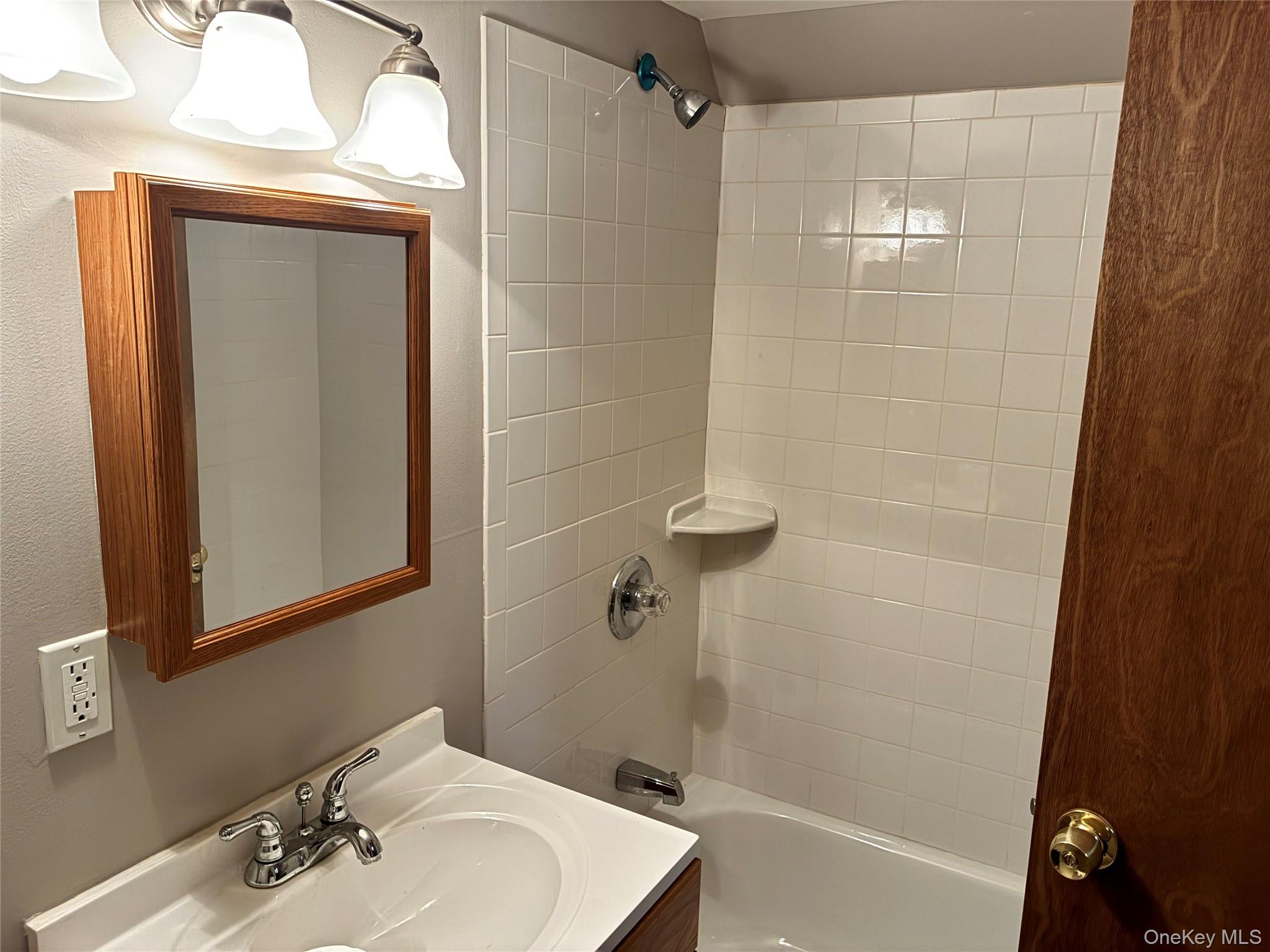 #7 photo, 86 Scarcliffe Drive, Malverne , NY 11565