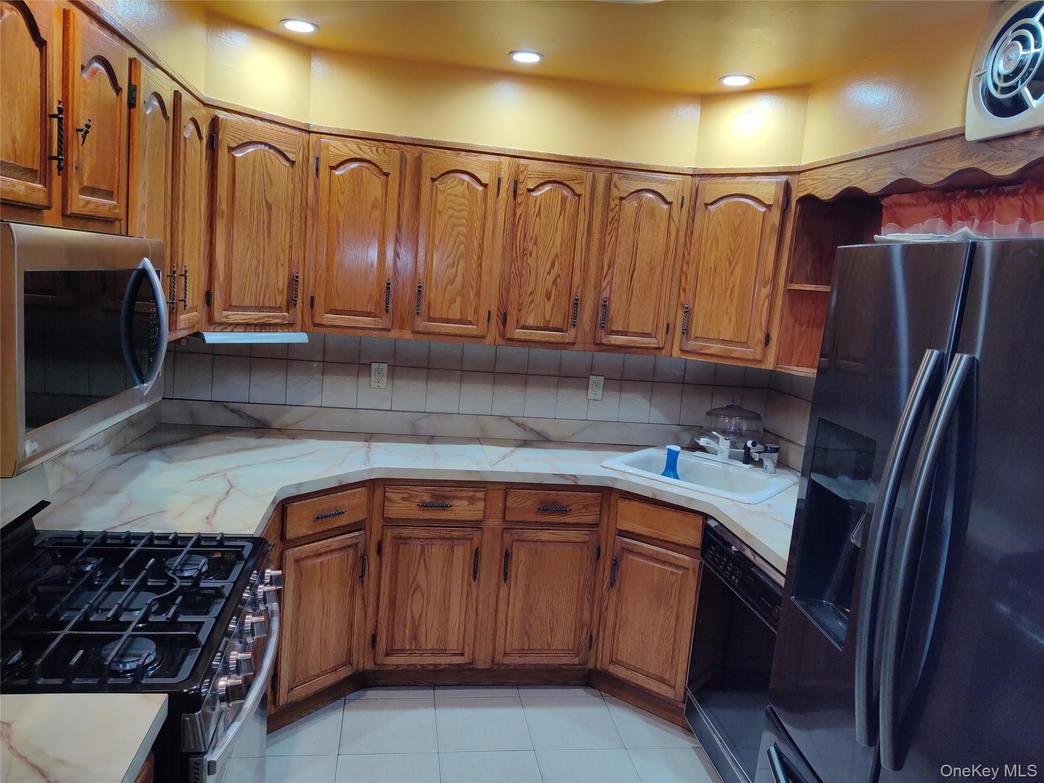 #6 photo, 872 48 Street, Бруклин ‖ Brooklyn , NY 11203