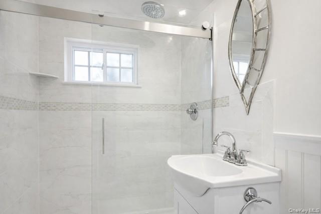 #6 photo, 435 Montauk Highway, Westhampton Beach , NY 11978