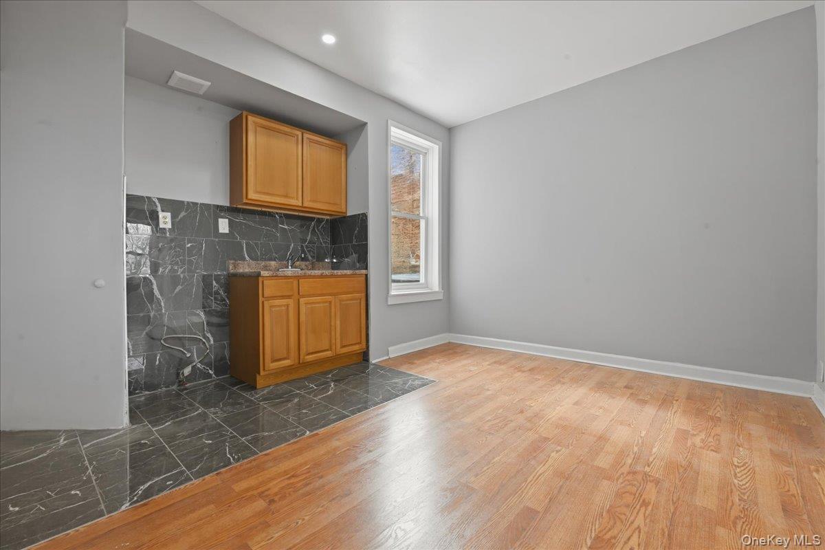 #16 photo, 12610 Jamaica Avenue, Куинс ‖ Jamaica , NY 11418