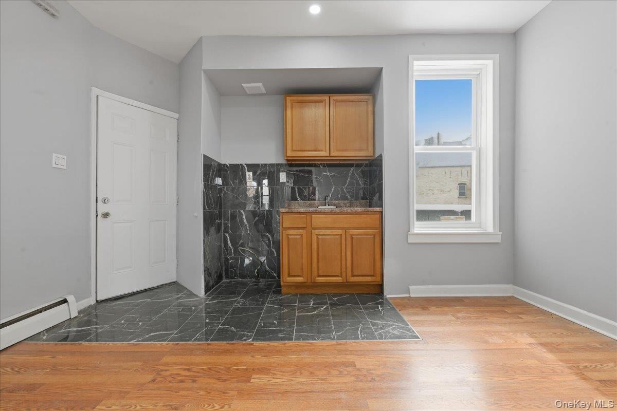 #17 photo, 12610 Jamaica Avenue, Куинс ‖ Jamaica , NY 11418