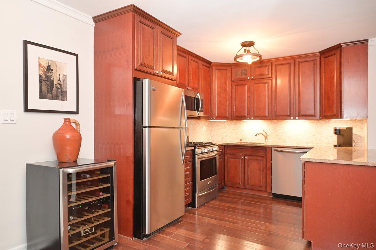 #7 photo, 18-15 215 Street, Bayside , NY 11360