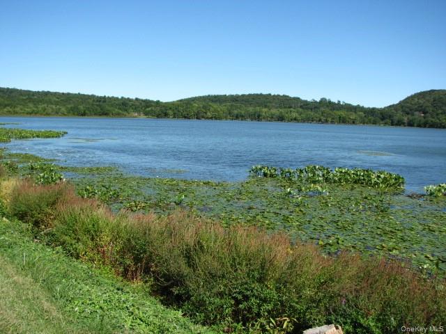 #13 photo, 30 N Route 9W, 紐約州 Congers , NY 10920