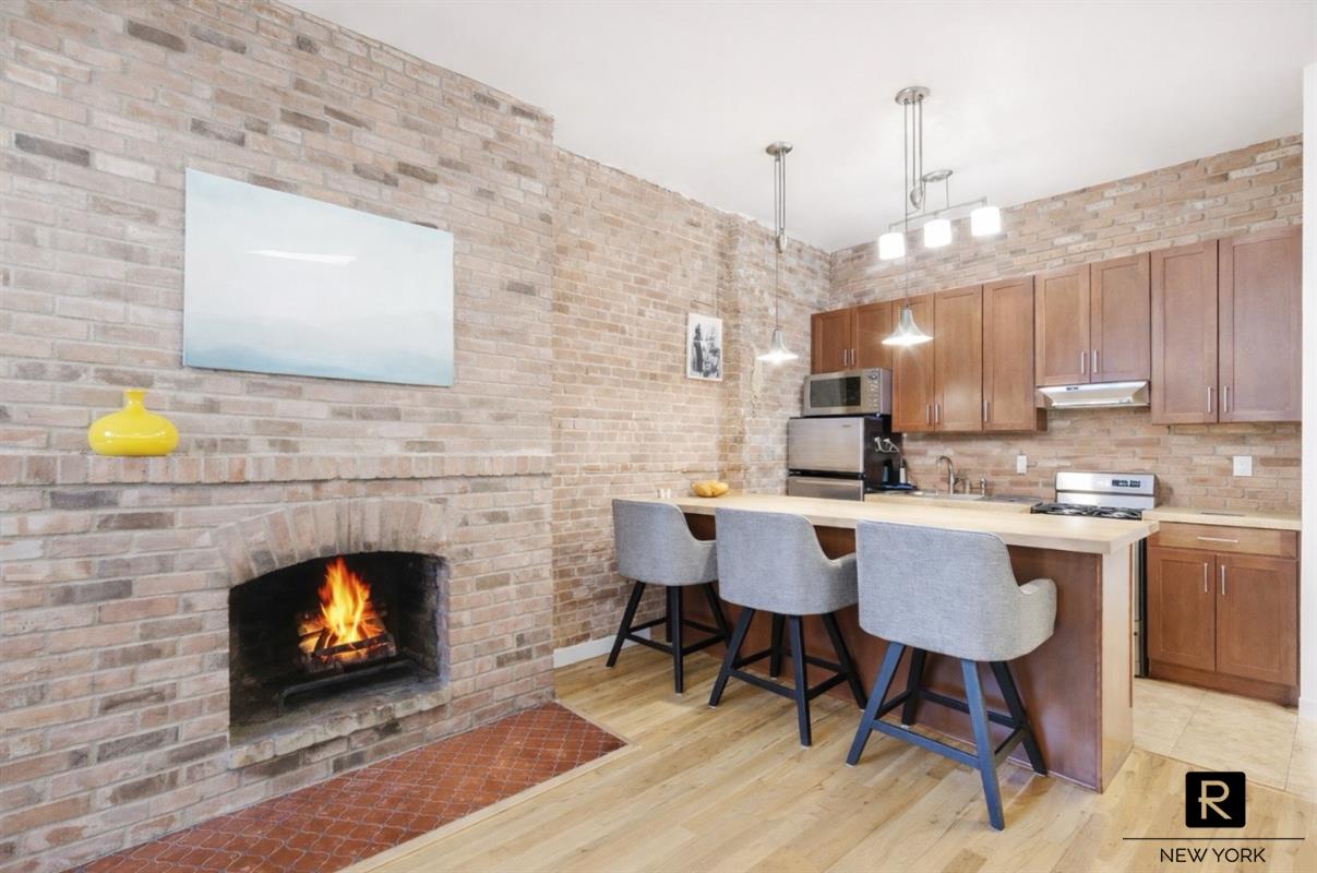 #3 photo, 305 W 55th Street, Манхэттен ‖ Hell's Kitchen , NY 10019