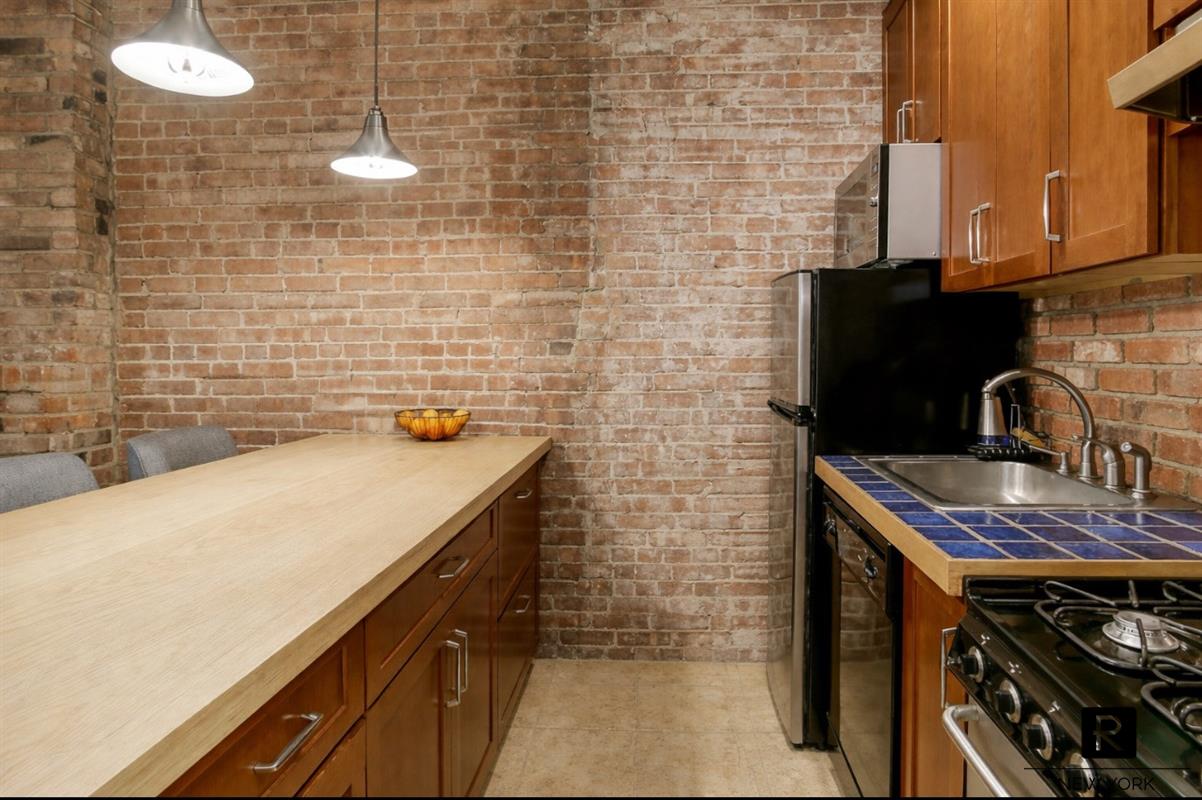 #4 photo, 305 W 55th Street, Манхэттен ‖ Hell's Kitchen , NY 10019