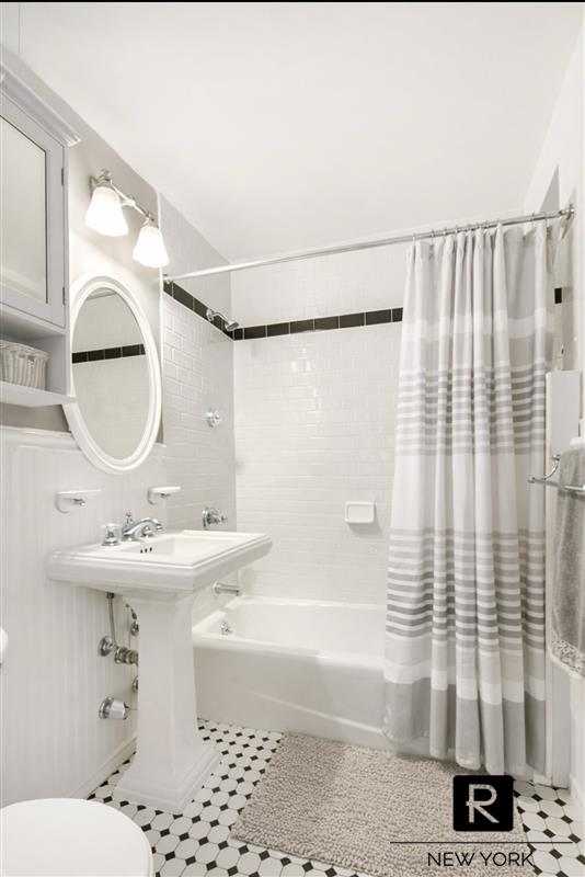 #6 photo, 305 W 55th Street, Манхэттен ‖ Hell's Kitchen , NY 10019