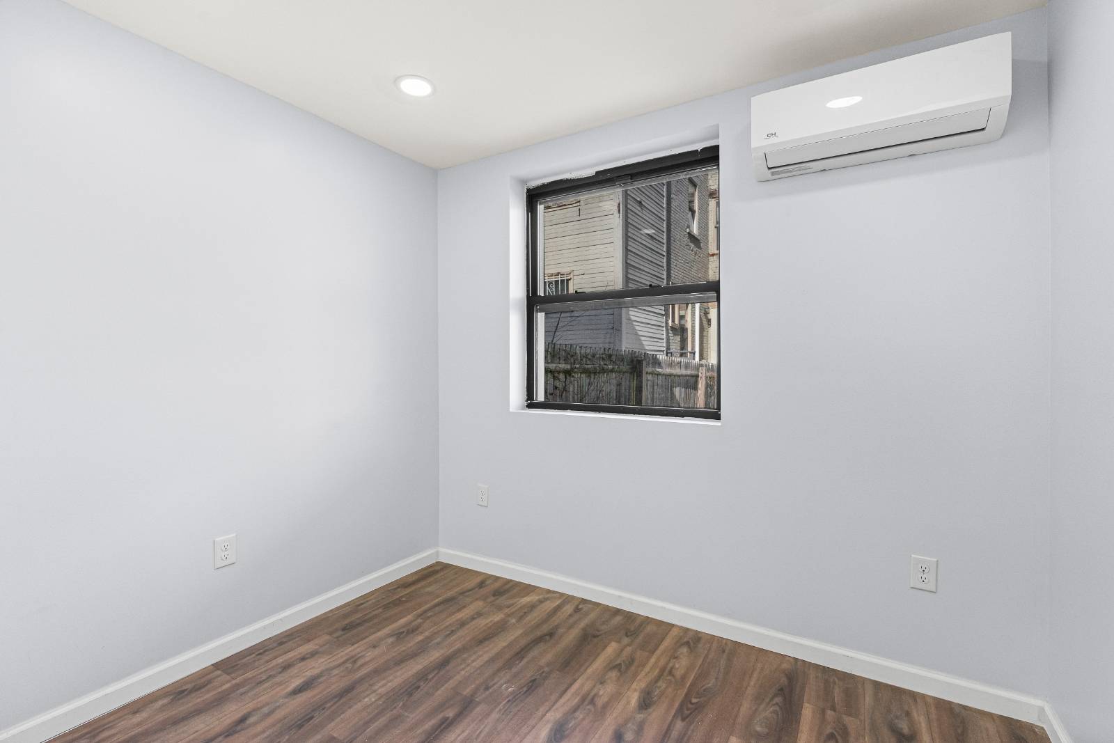 #20 photo, 5  Garden Alley, Albany , NY 12210