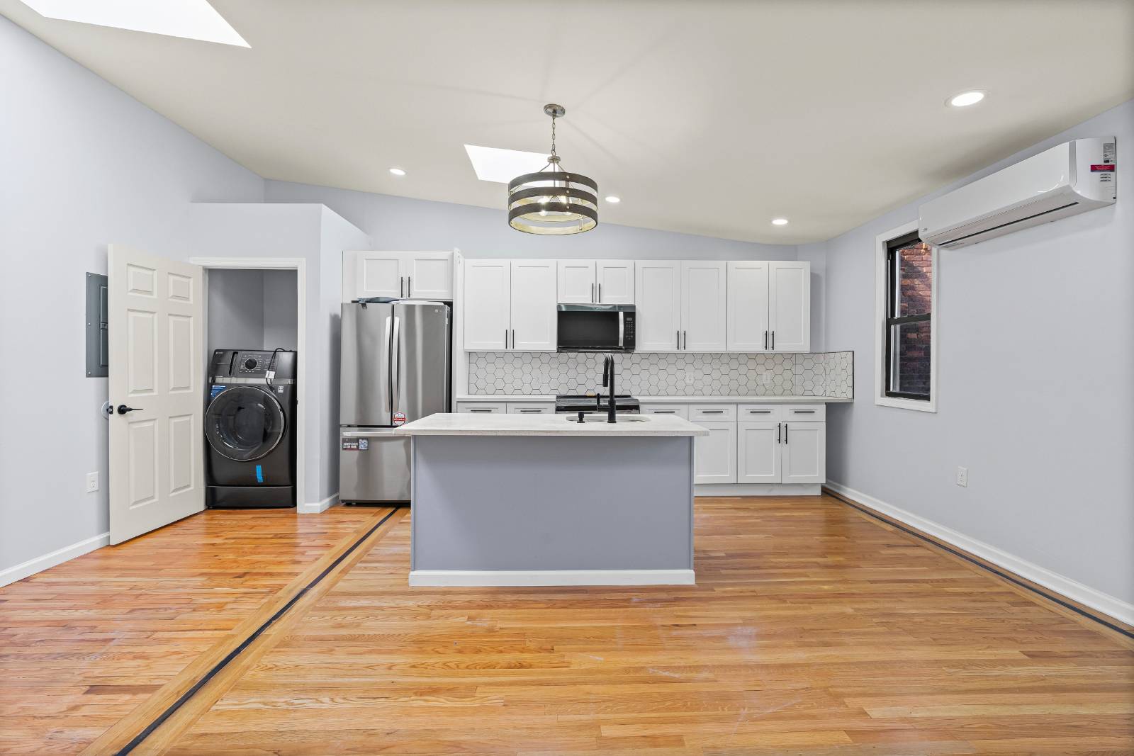 #4 photo, 5  Garden Alley, Albany , NY 12210