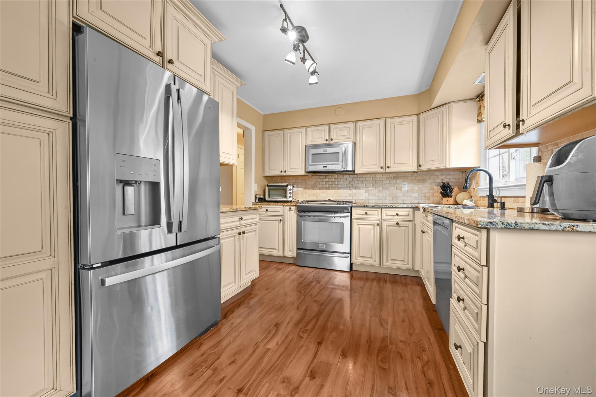 #3 photo, 67 Kissam Lane, Нассау ‖ Glen Head , NY 11545