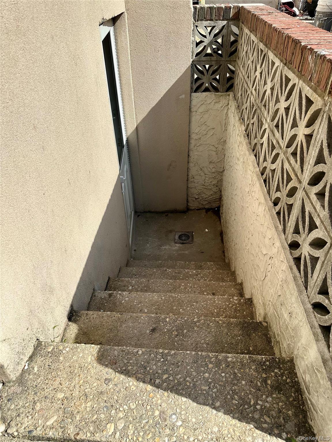 #13 photo, 1371 Rosser Avenue, Нассау ‖ Elmont , NY 11003