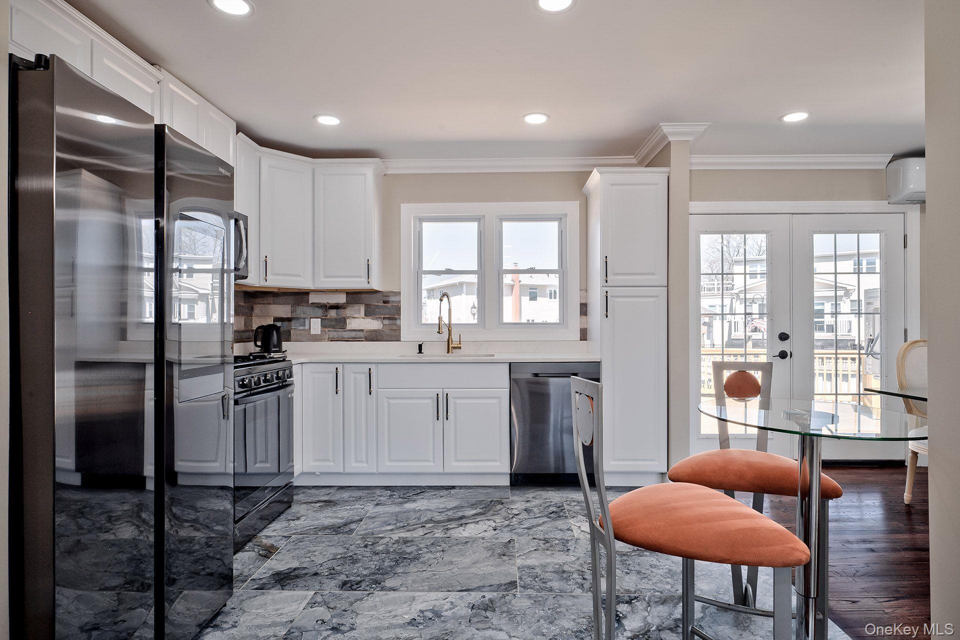 #2 photo, 72 W Lido Promenade, Саффолк ‖ Lindenhurst , NY 11757