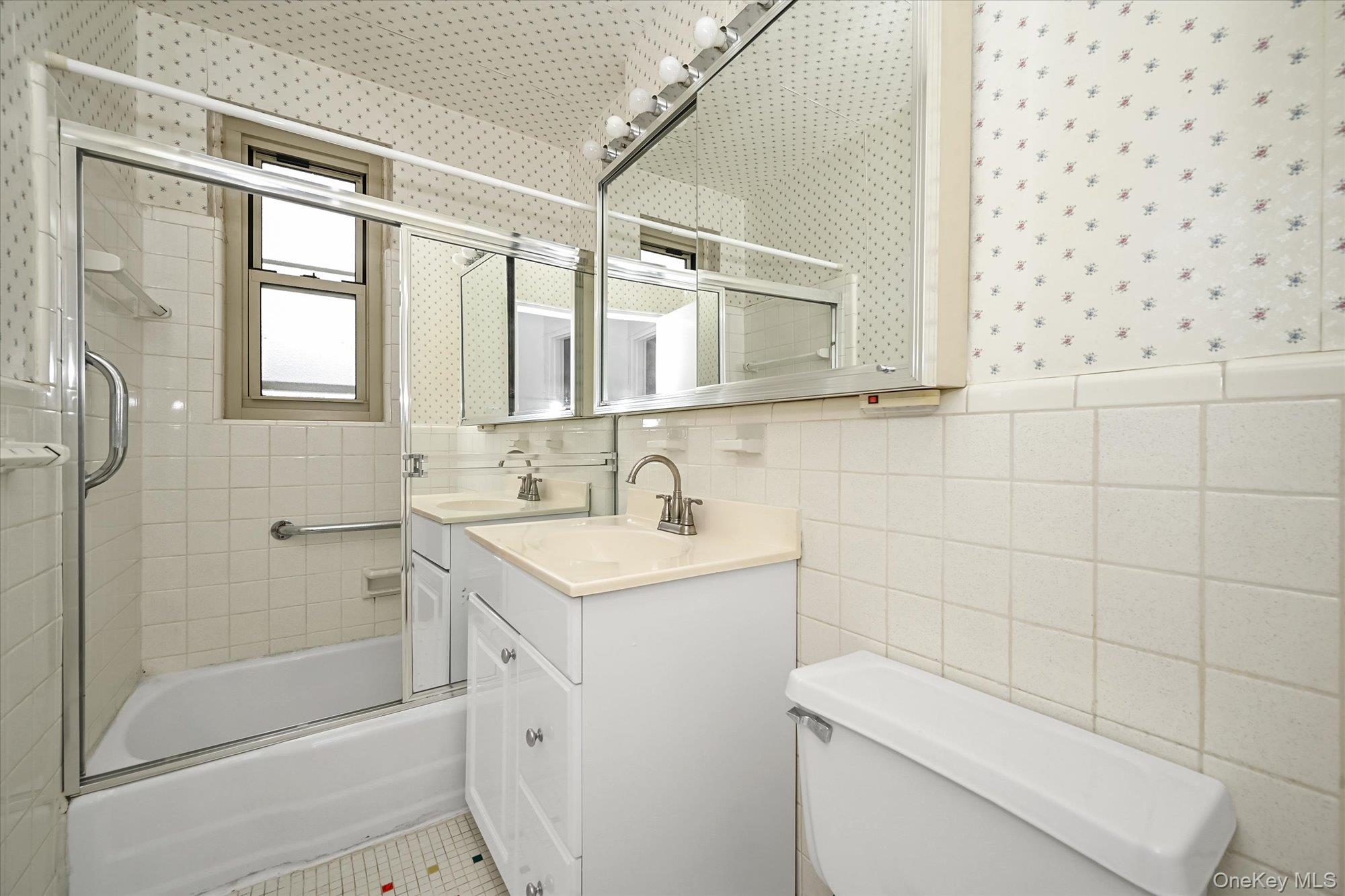 #13 photo, 23-25 Bell Boulevard, Куинс ‖ Bayside , NY 11360