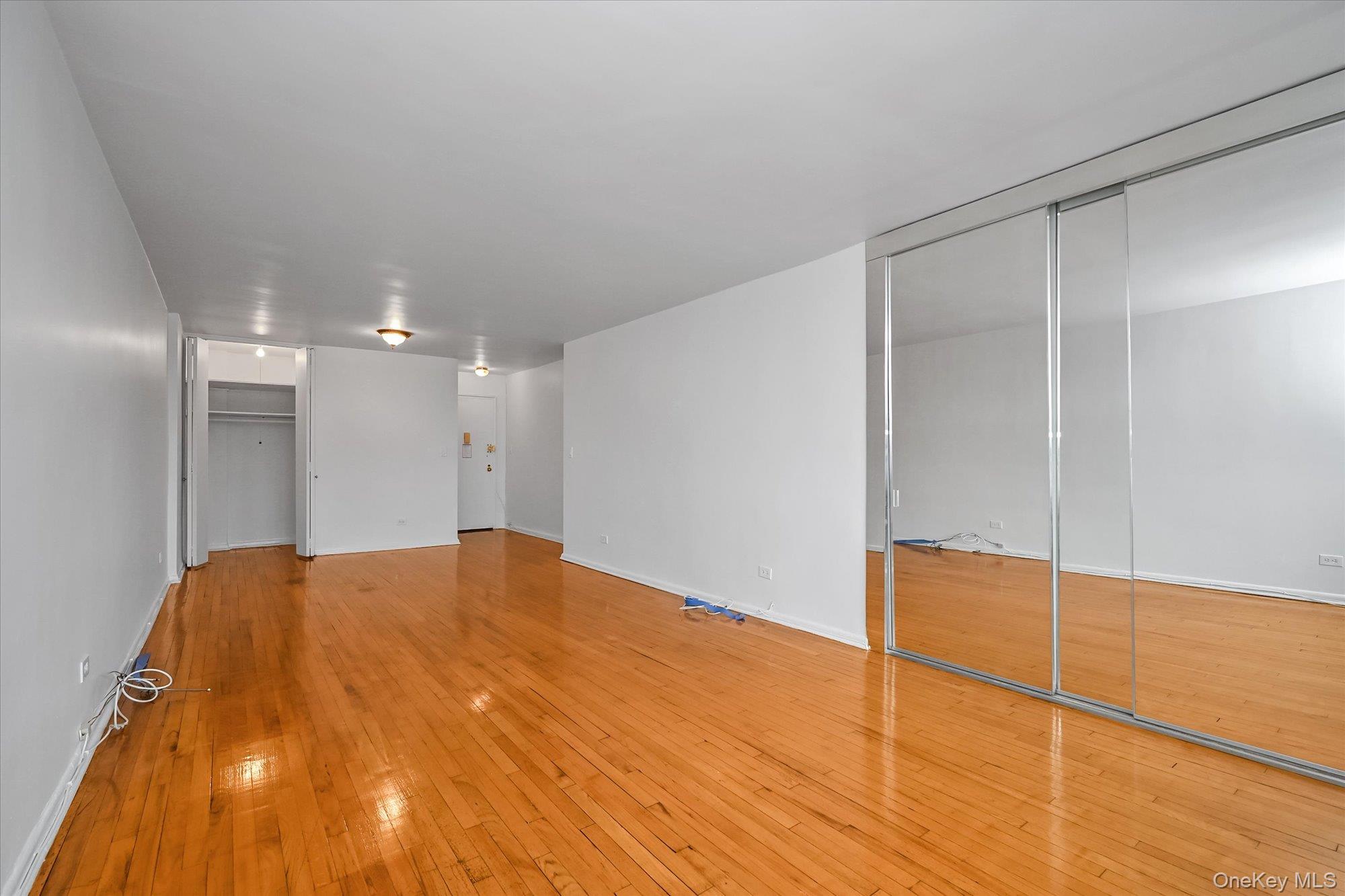 #4 photo, 23-25 Bell Boulevard, Куинс ‖ Bayside , NY 11360