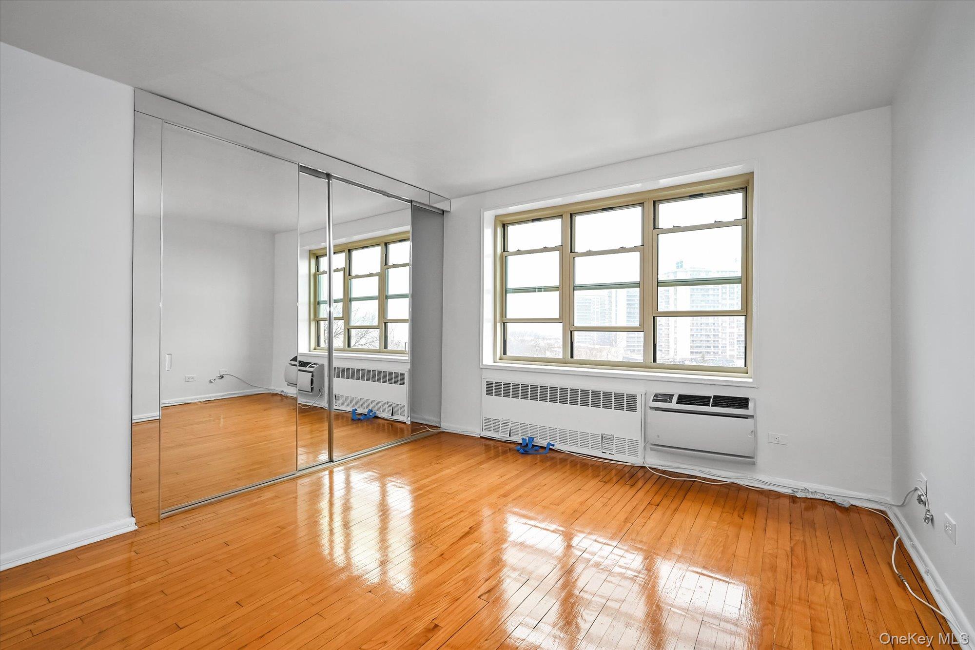 #6 photo, 23-25 Bell Boulevard, Куинс ‖ Bayside , NY 11360