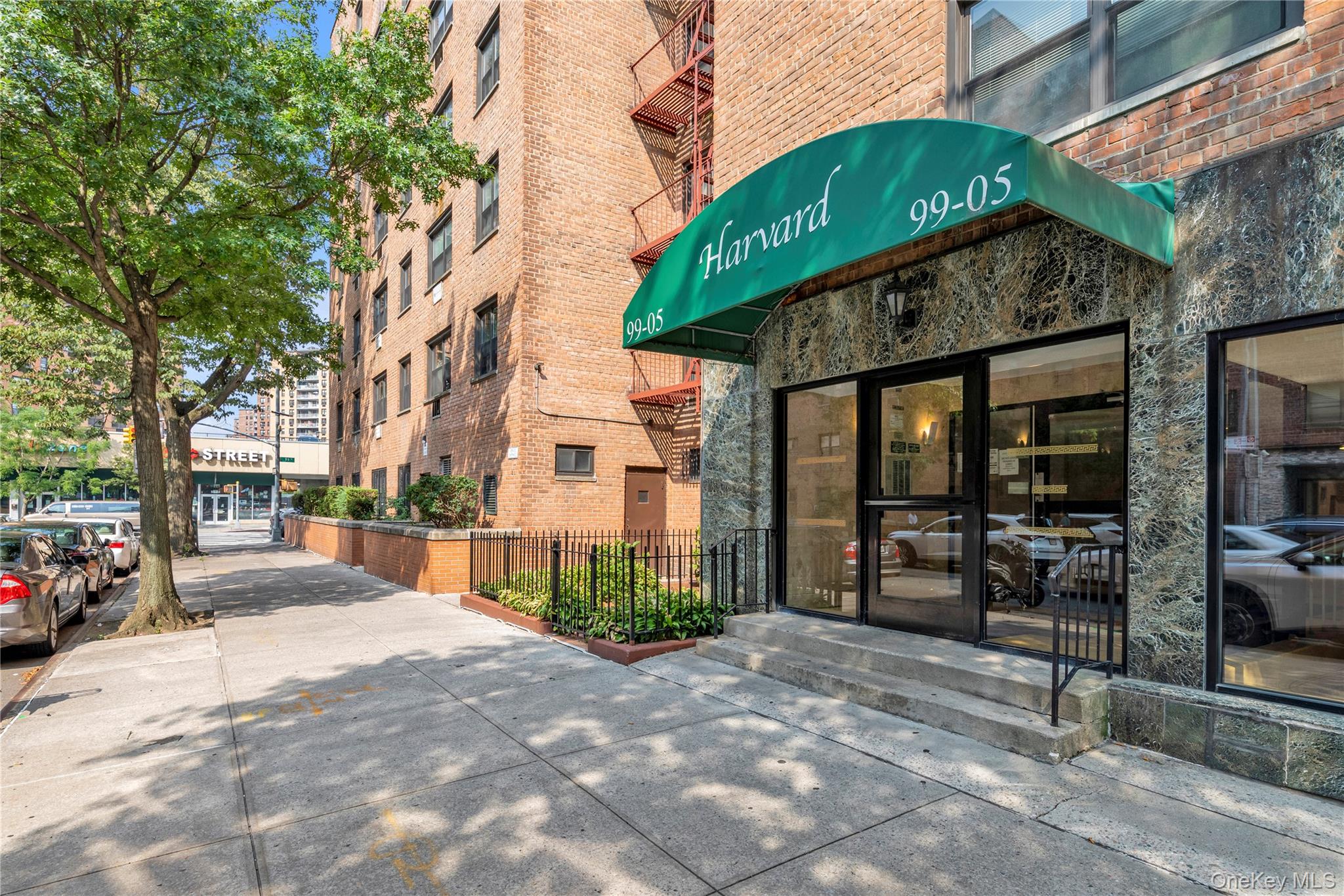 #13 photo, 99-05 59 Ave Ave, Куинс ‖ Corona , NY 11368