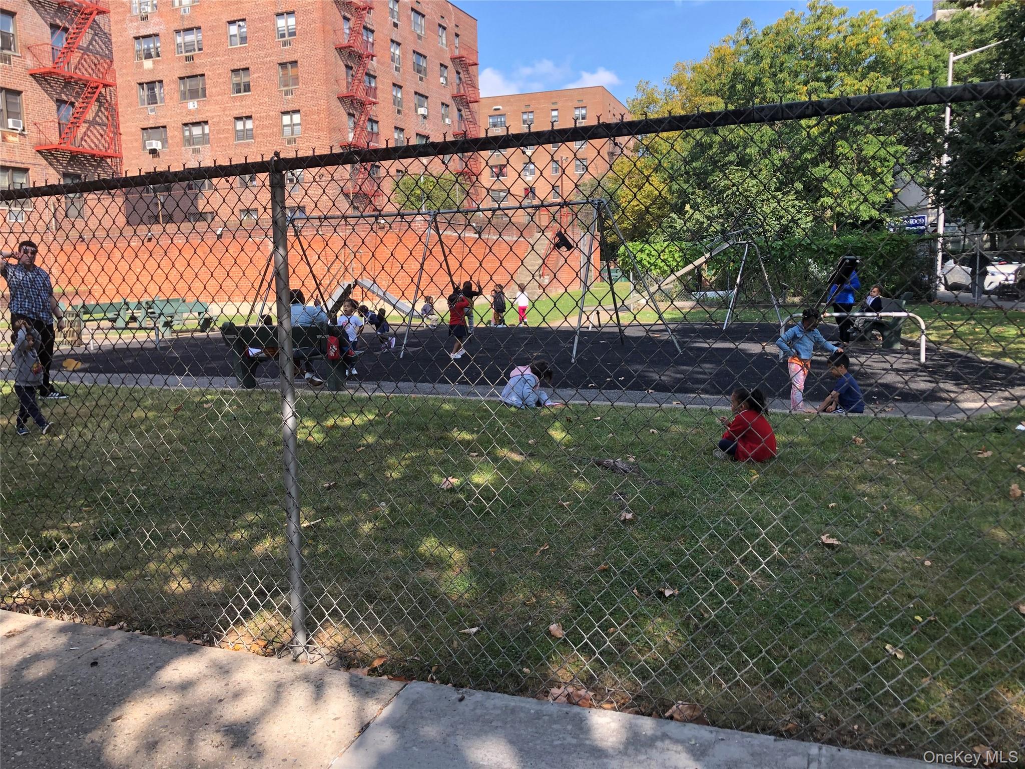 #14 photo, 99-05 59 Ave Ave, Куинс ‖ Corona , NY 11368