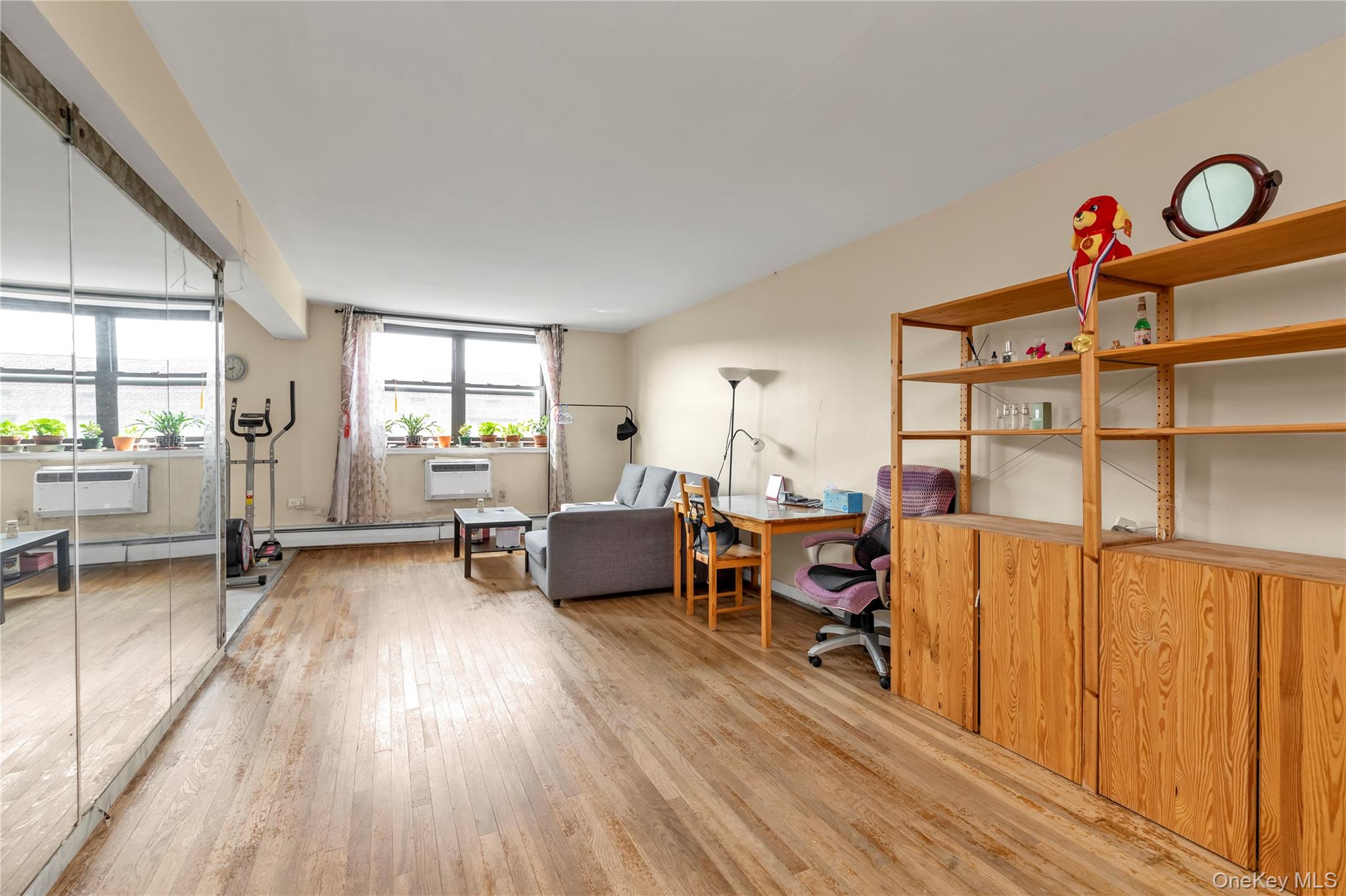 #5 photo, 99-05 59 Ave Ave, Куинс ‖ Corona , NY 11368