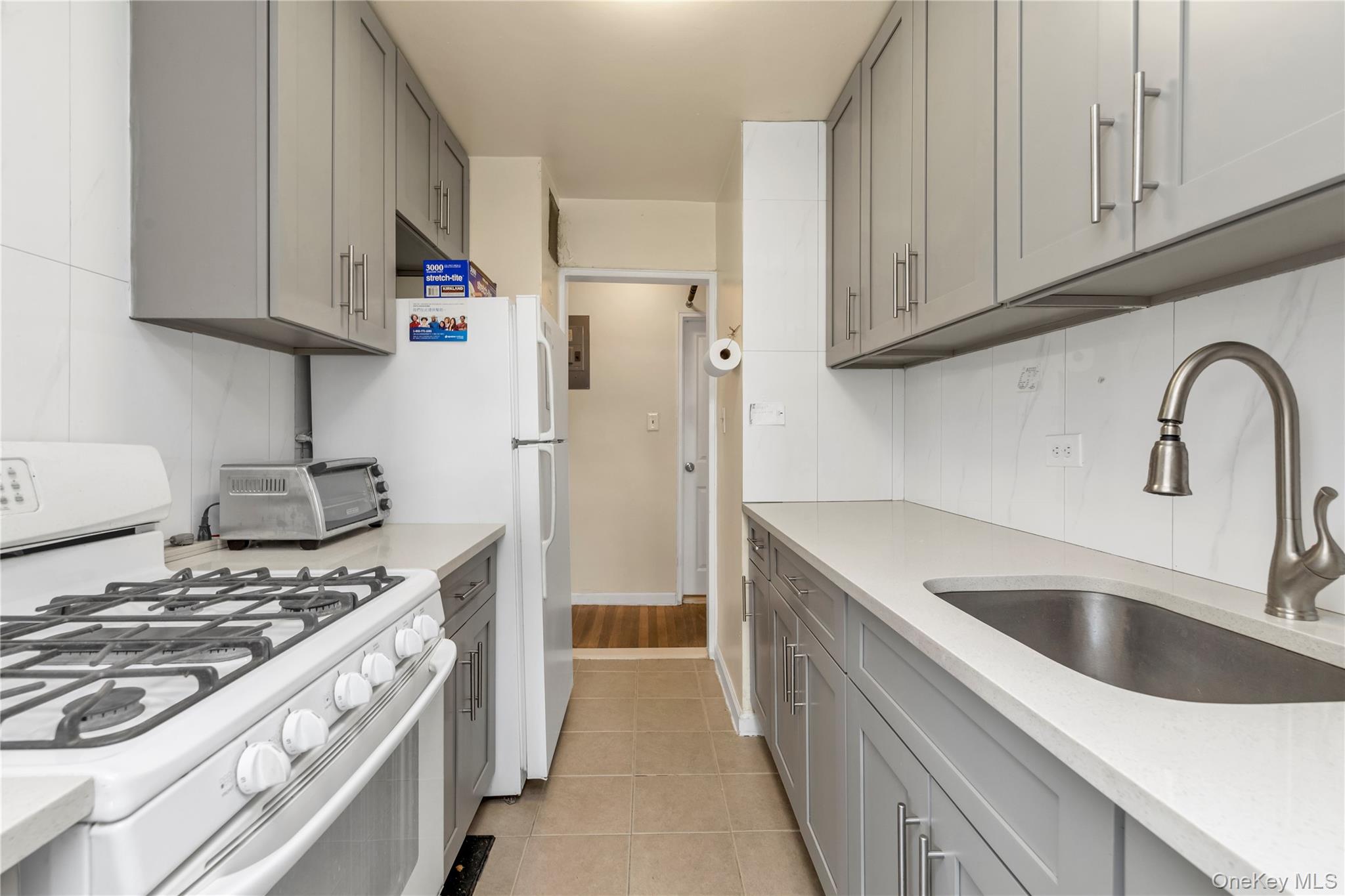 #8 photo, 99-05 59 Ave Ave, Куинс ‖ Corona , NY 11368