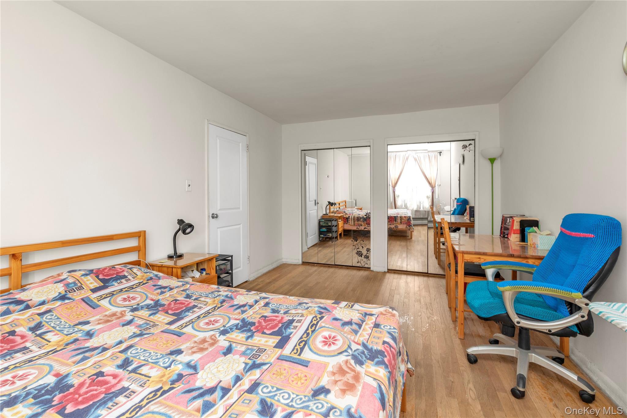 #9 photo, 99-05 59 Ave Ave, Куинс ‖ Corona , NY 11368