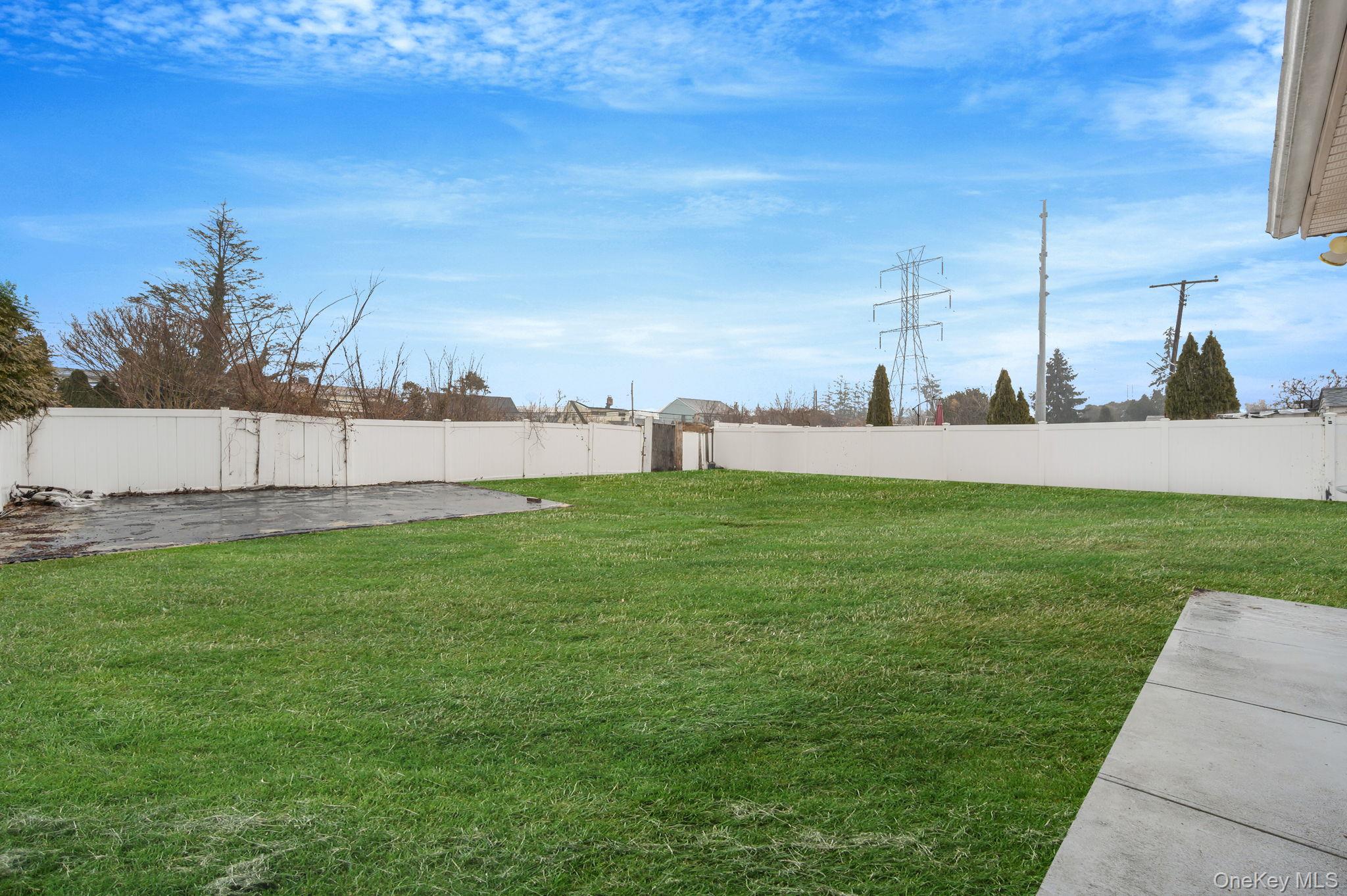 #4 photo, 27 Mallard Road, Levittown , NY 11756