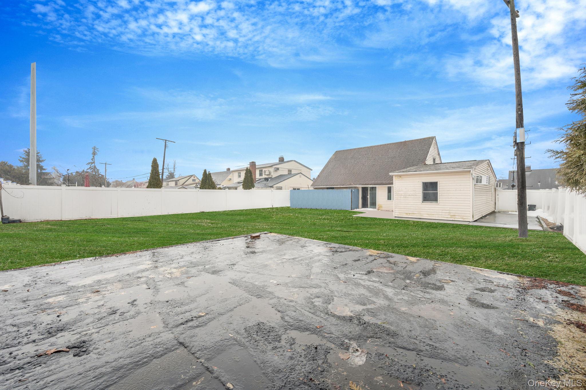 #5 photo, 27 Mallard Road, Levittown , NY 11756