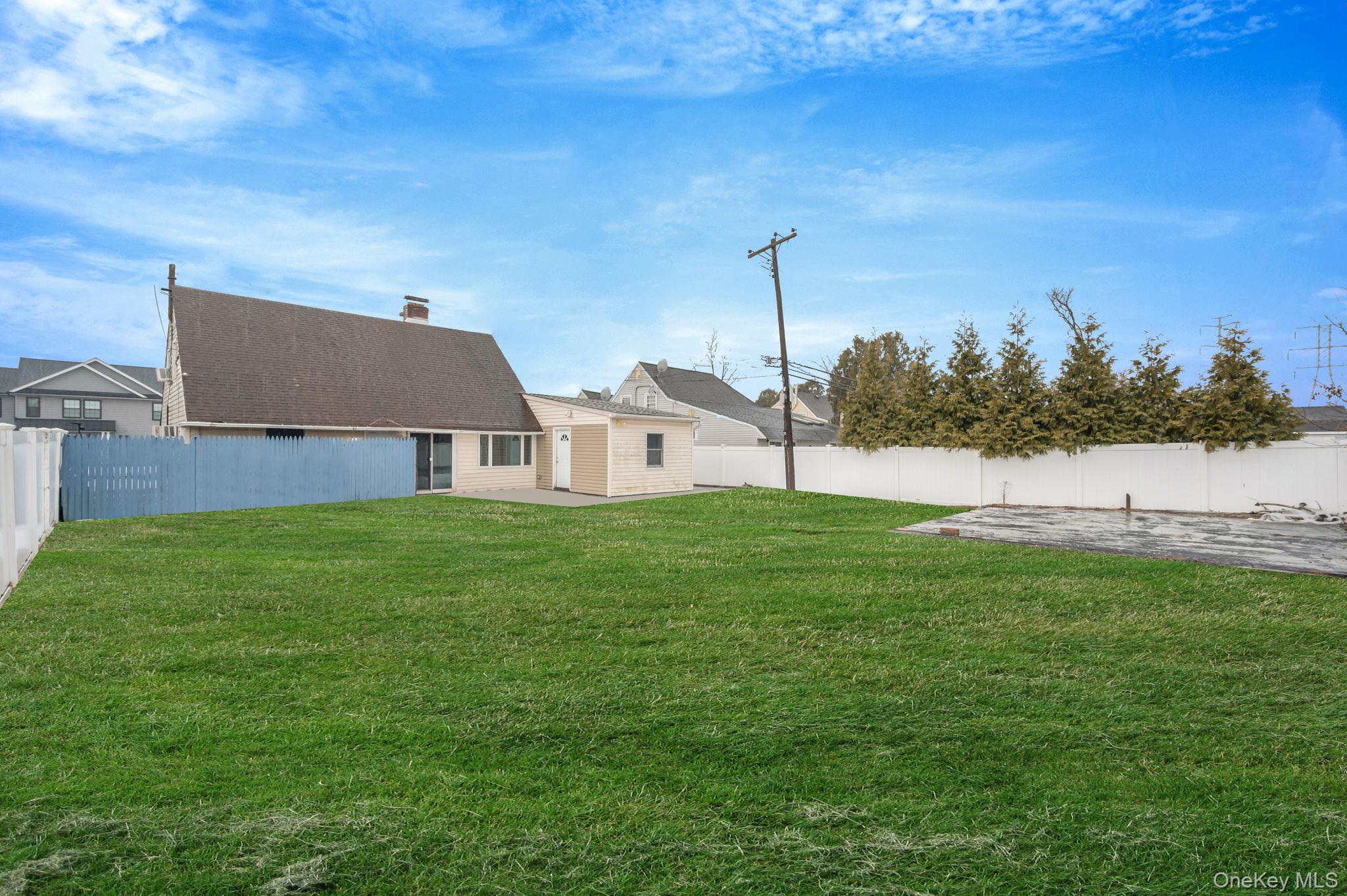 #7 photo, 27 Mallard Road, Levittown , NY 11756