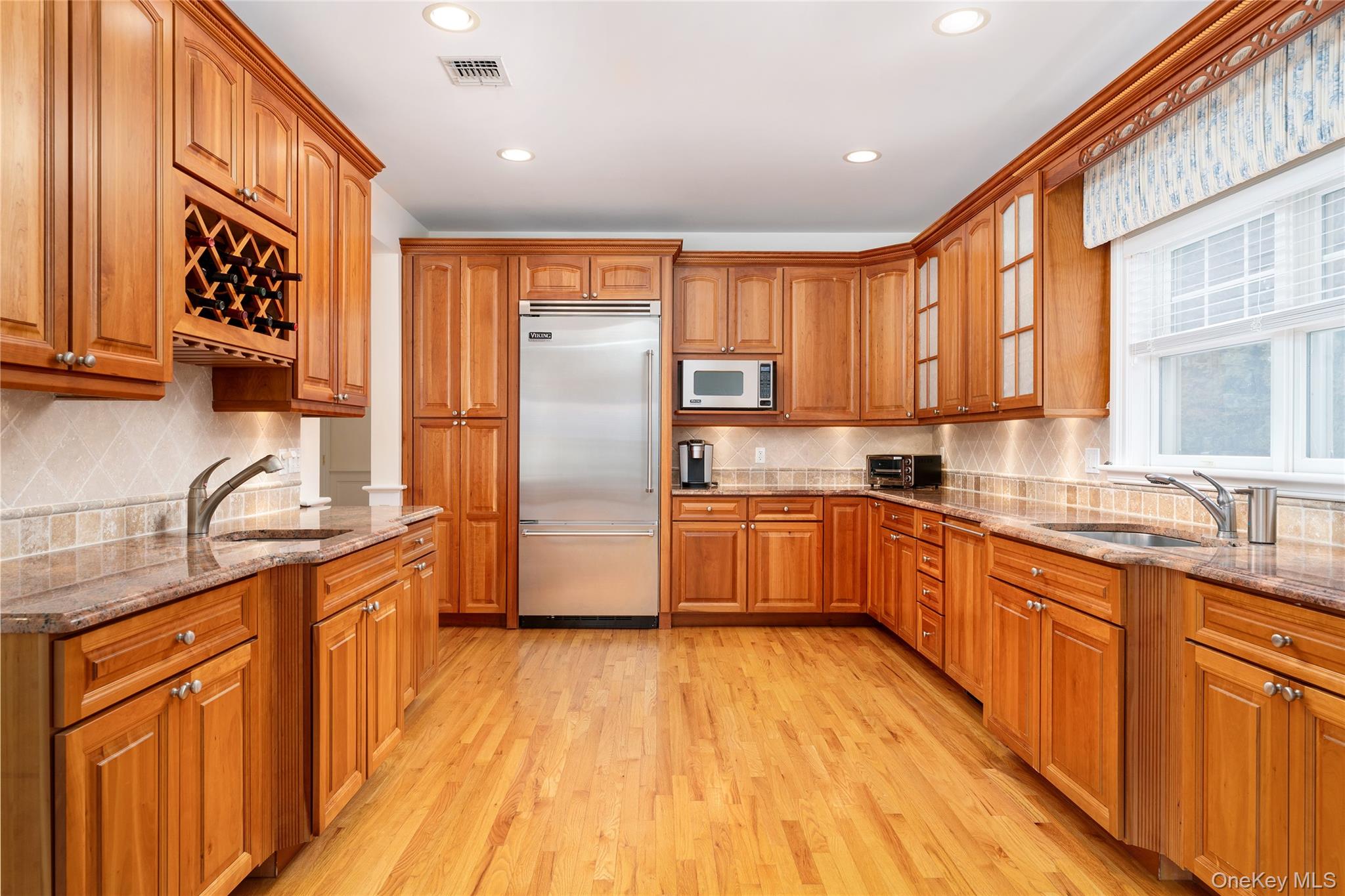 #5 photo, 3 Whispering Fields Court, Саффолк ‖ Water Mill , NY 11976