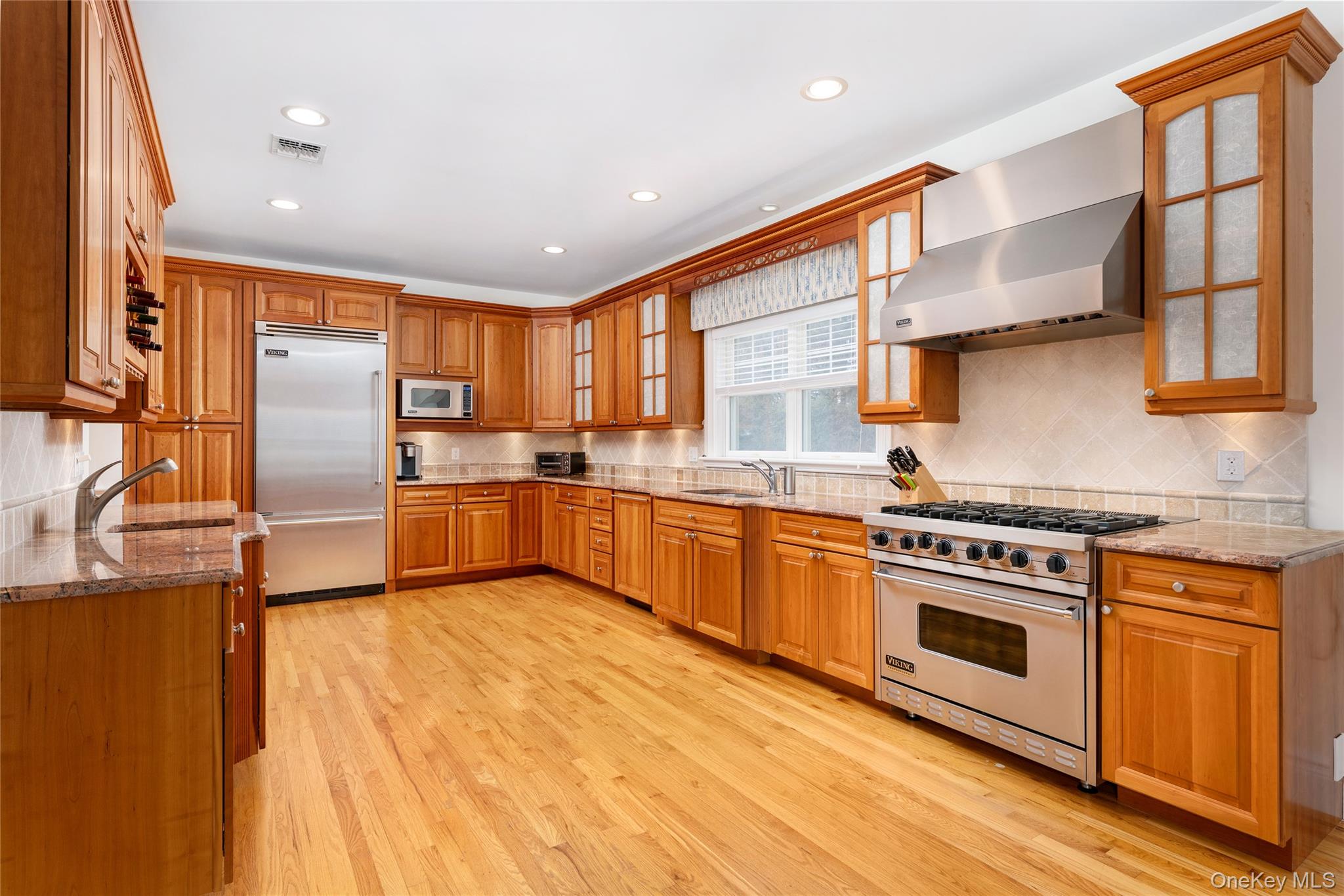 #6 photo, 3 Whispering Fields Court, Саффолк ‖ Water Mill , NY 11976