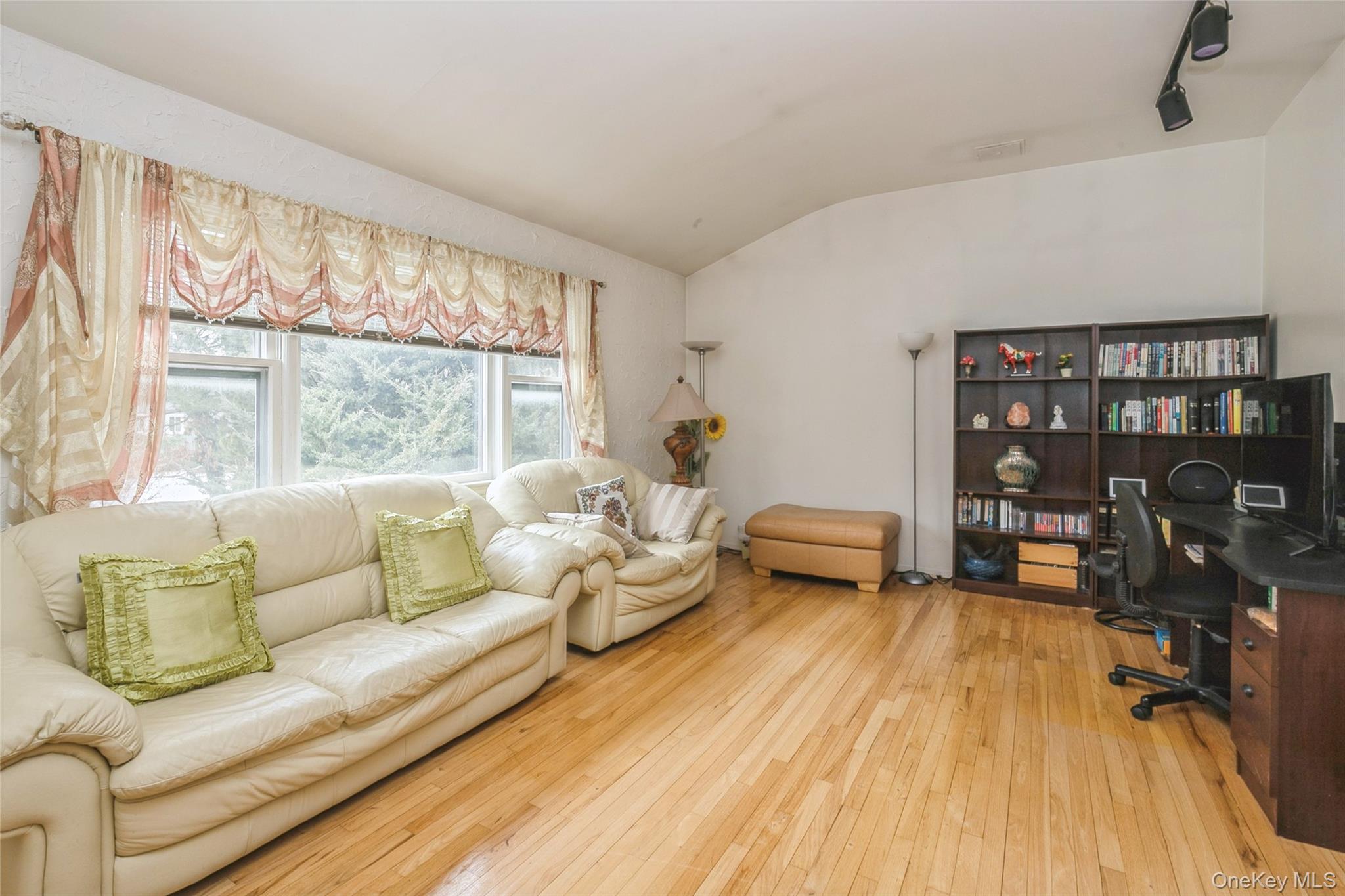 #19 photo, 23 Dressler Road, Greenlawn , NY 11740