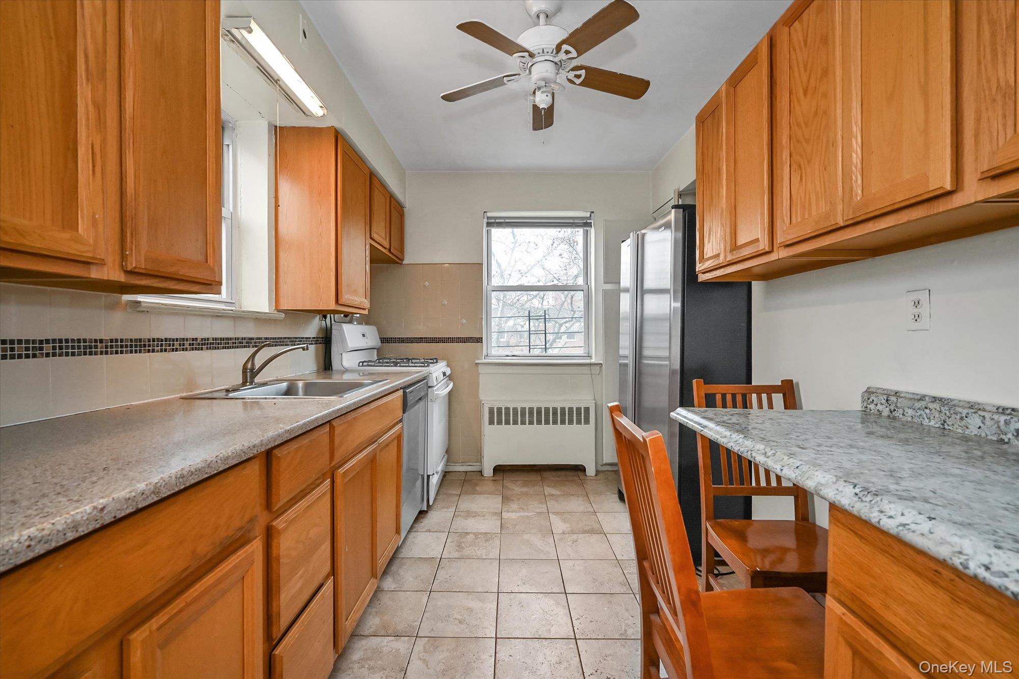 #4 photo, 141-02 Jewel Avenue, 뉴욕퀸즈 Kew Garden Hills , NY 11367