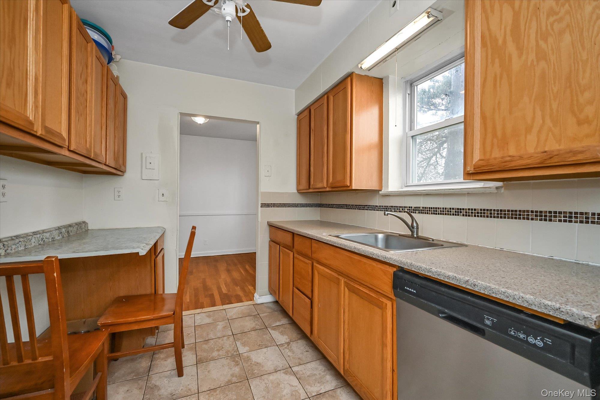 #8 photo, 141-02 Jewel Avenue, 뉴욕퀸즈 Kew Garden Hills , NY 11367