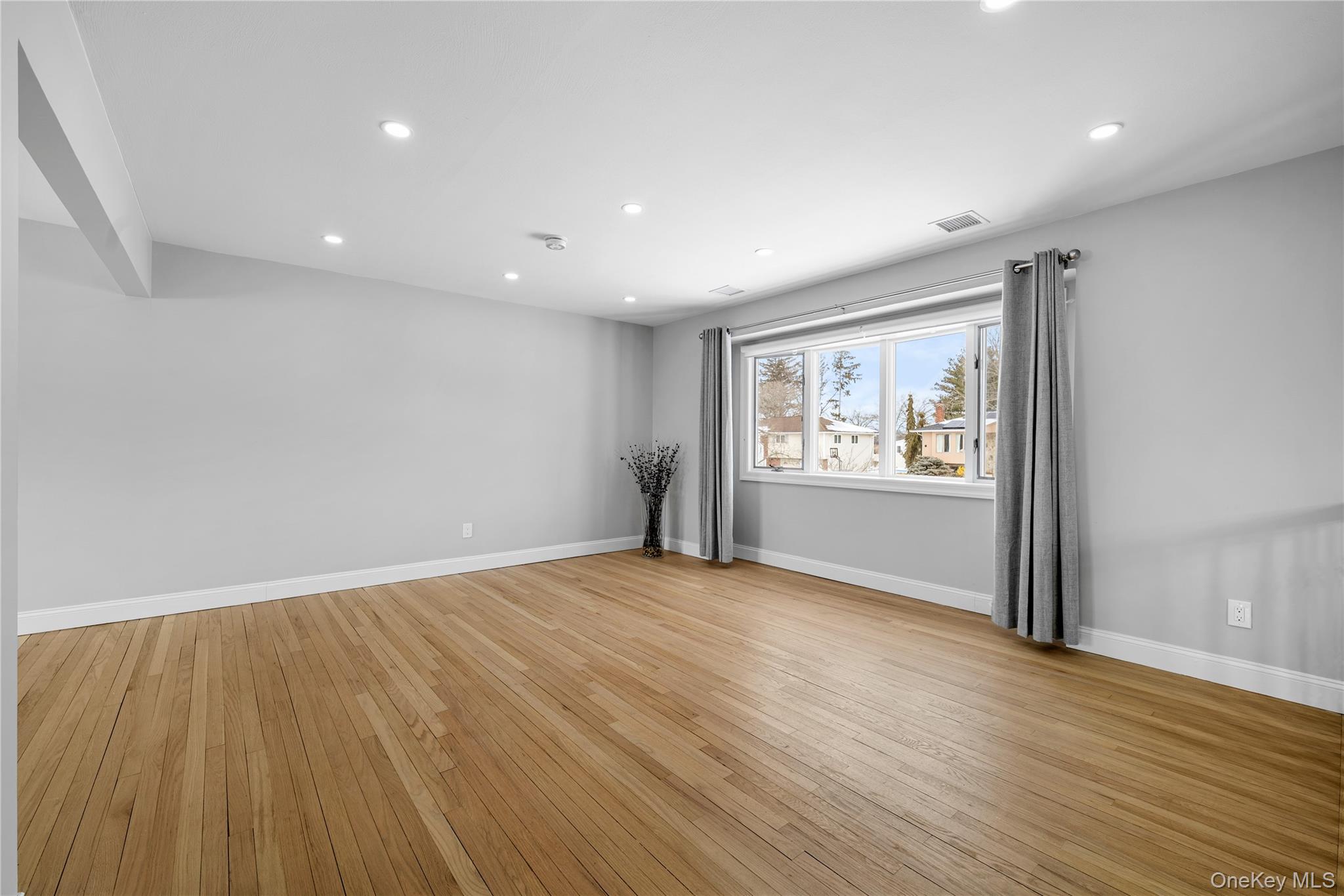 #4 photo, 89 Harvest Lane, Саффолк ‖ Commack , NY 11725