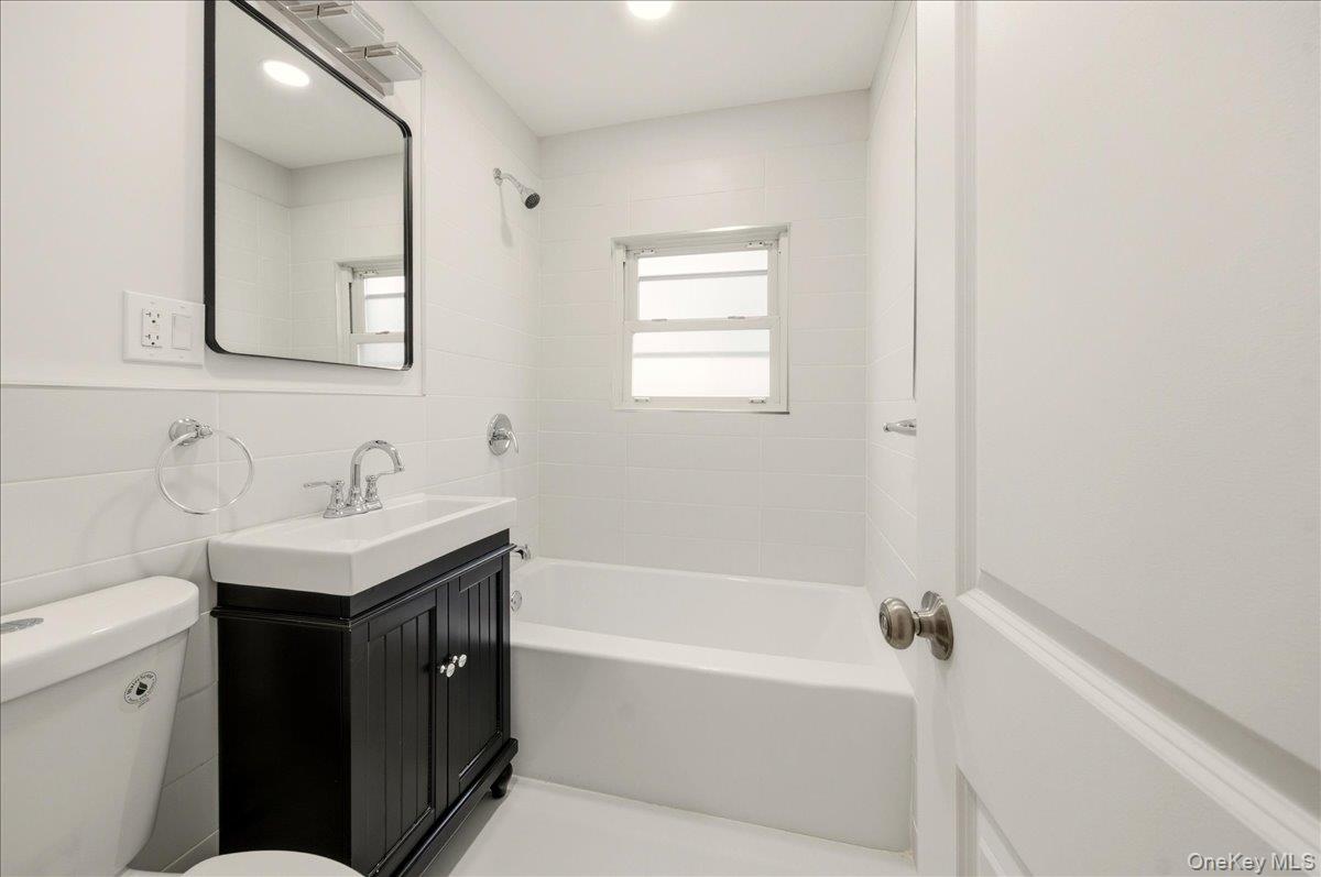 #13 photo, 3227 Griswold Avenue, Bronx , NY 10465