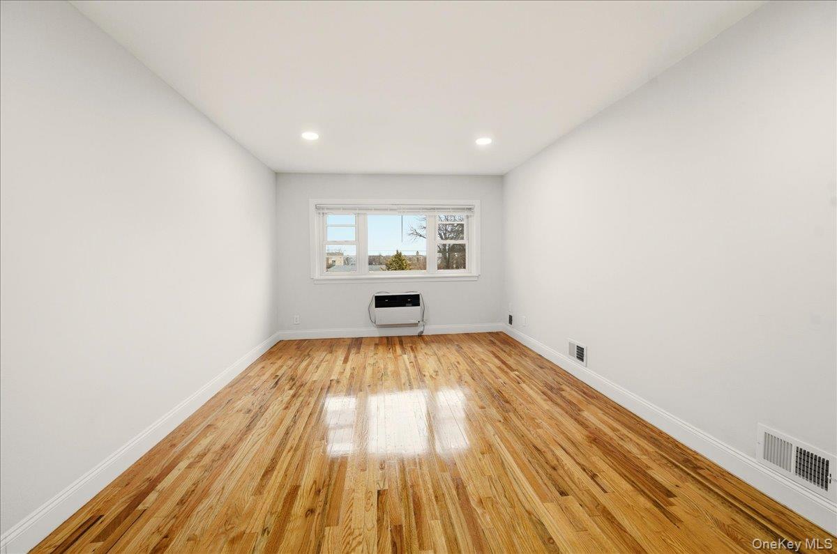 #8 photo, 3227 Griswold Avenue, Bronx , NY 10465