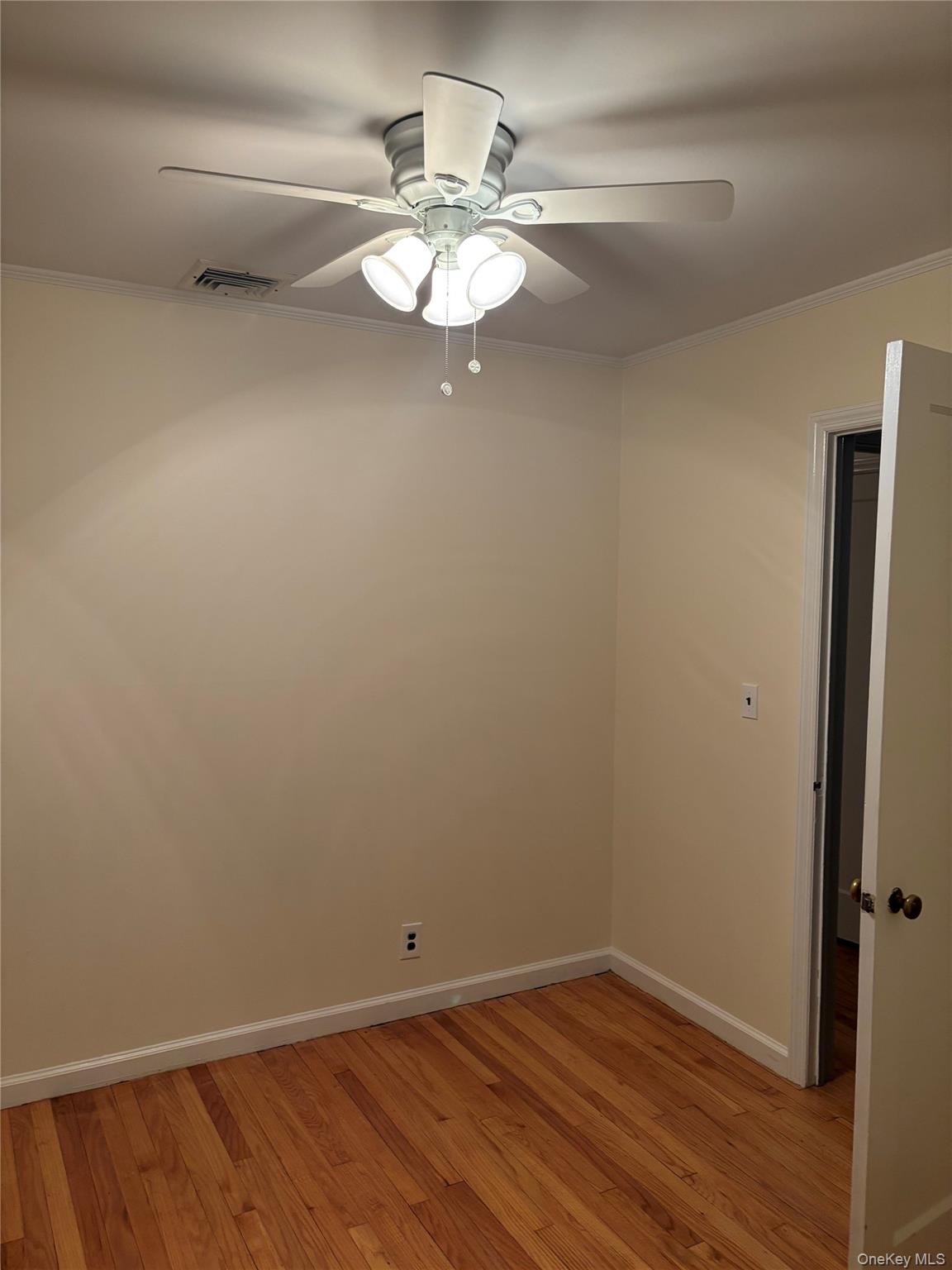 #12 photo, 2090 Beech Street, Нассау ‖ Wantagh , NY 11793