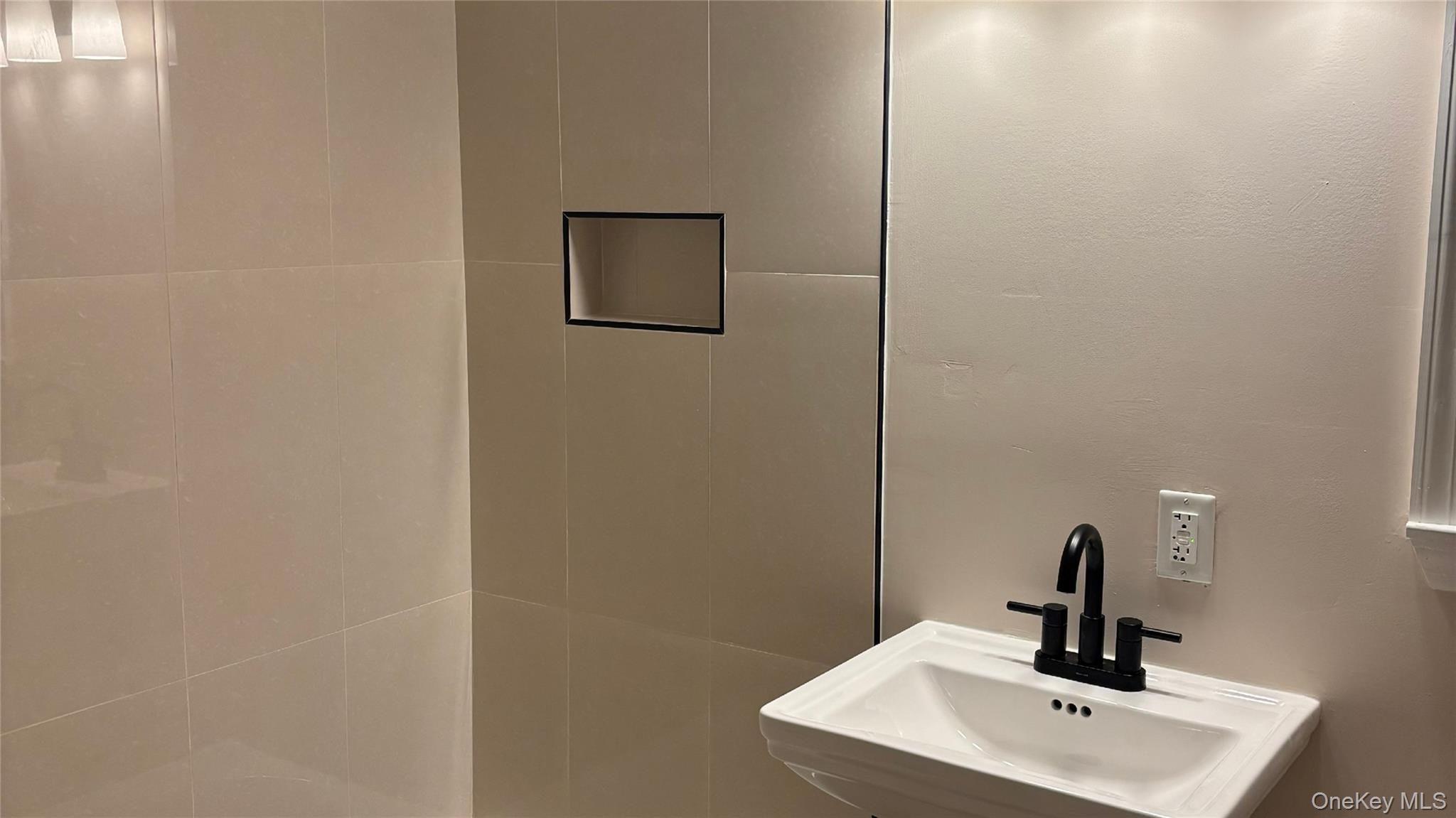 #6 photo, 2090 Beech Street, Нассау ‖ Wantagh , NY 11793