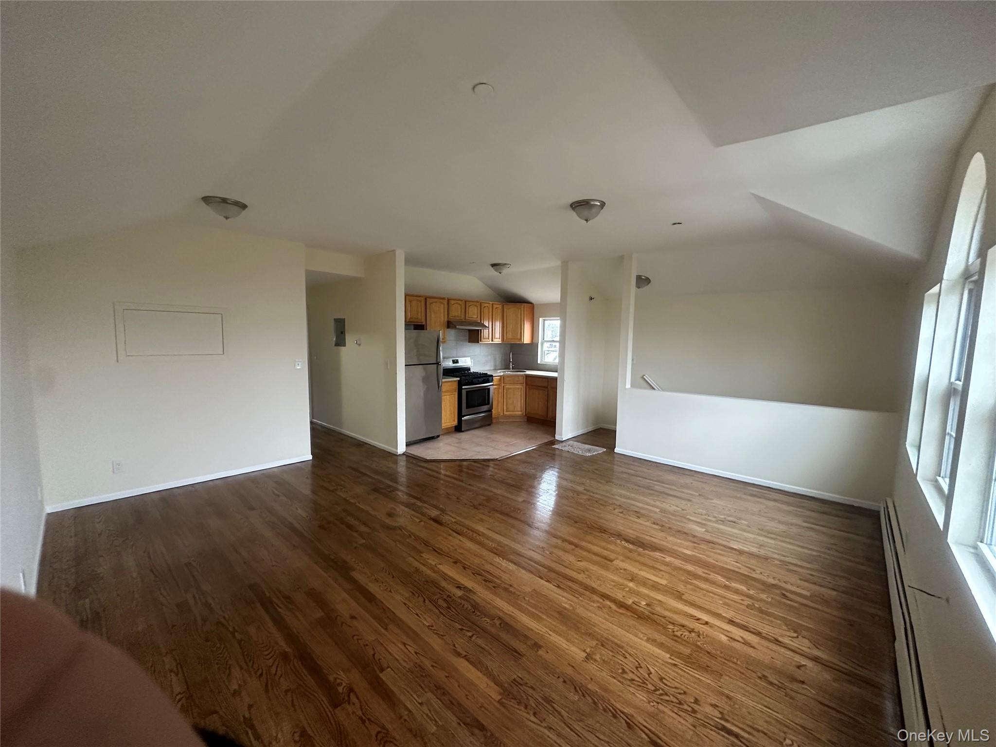 #8 photo, 10234 1st Street, 皇后区 霍华德滩 Howard Beach , NY 11414